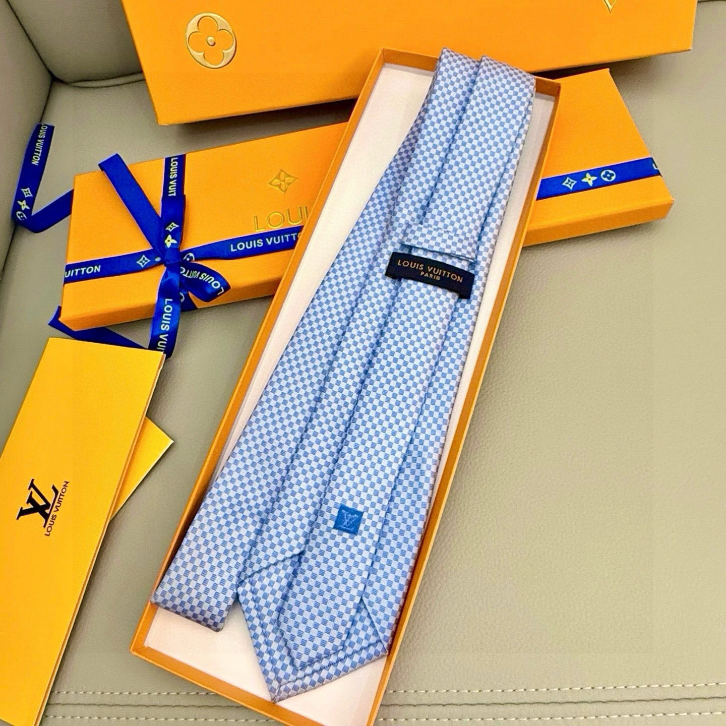 🌾男士领带系列【LV方格领带】👔👔，稀有😻😻展现精湛手工与时尚优雅的理想选择，这款领带将标志性的Dami