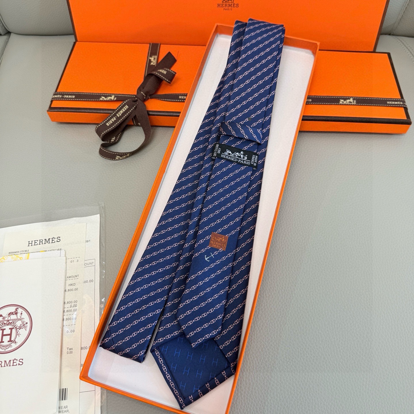 🌾 官方新款男士领带“抛锚起航”稀有H家每年都有一千条不同印花的领带面世，从最初的多以几何图案表现骑术活