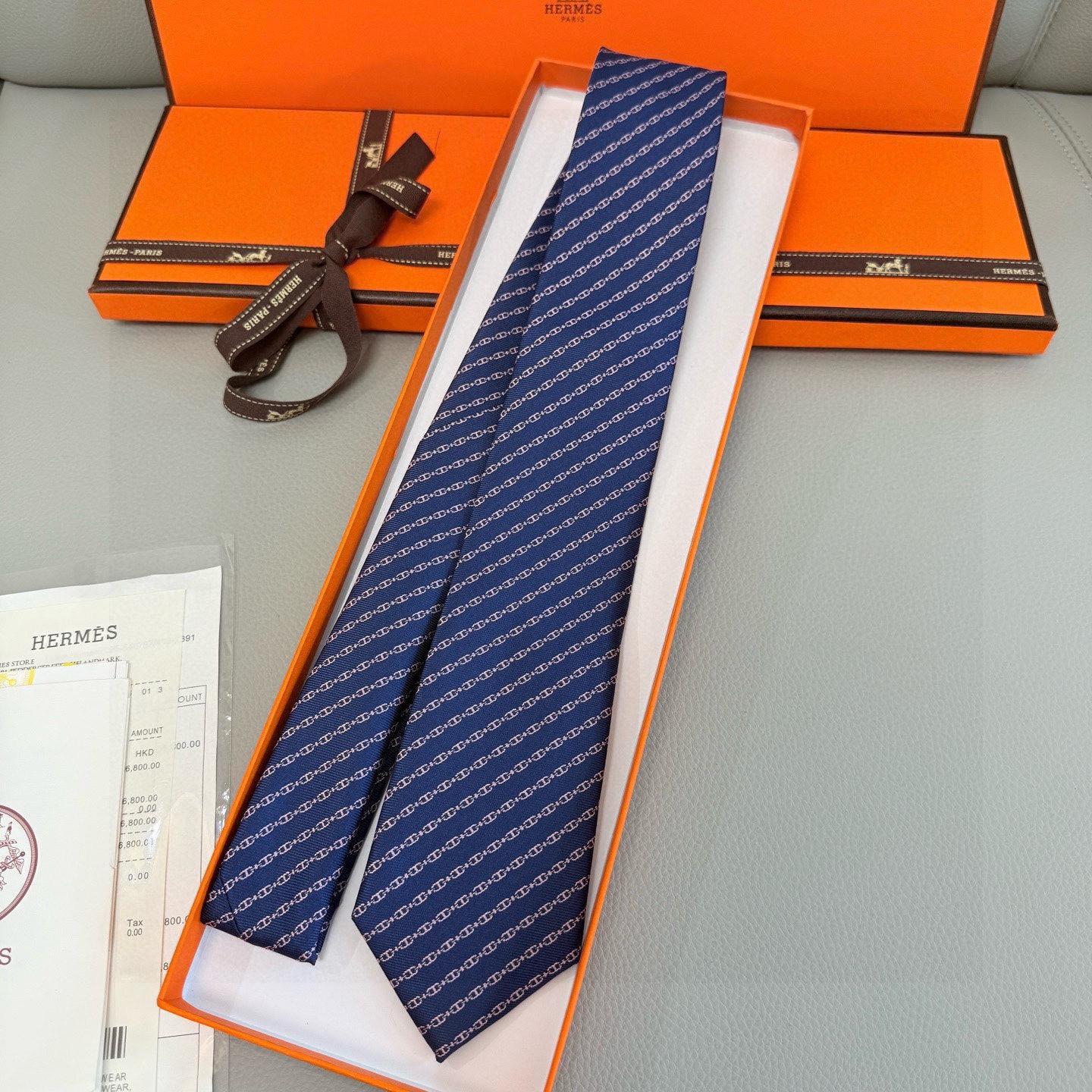 🌾 官方新款男士领带“抛锚起航”稀有H家每年都有一千条不同印花的领带面世，从最初的多以几何图案表现骑术活