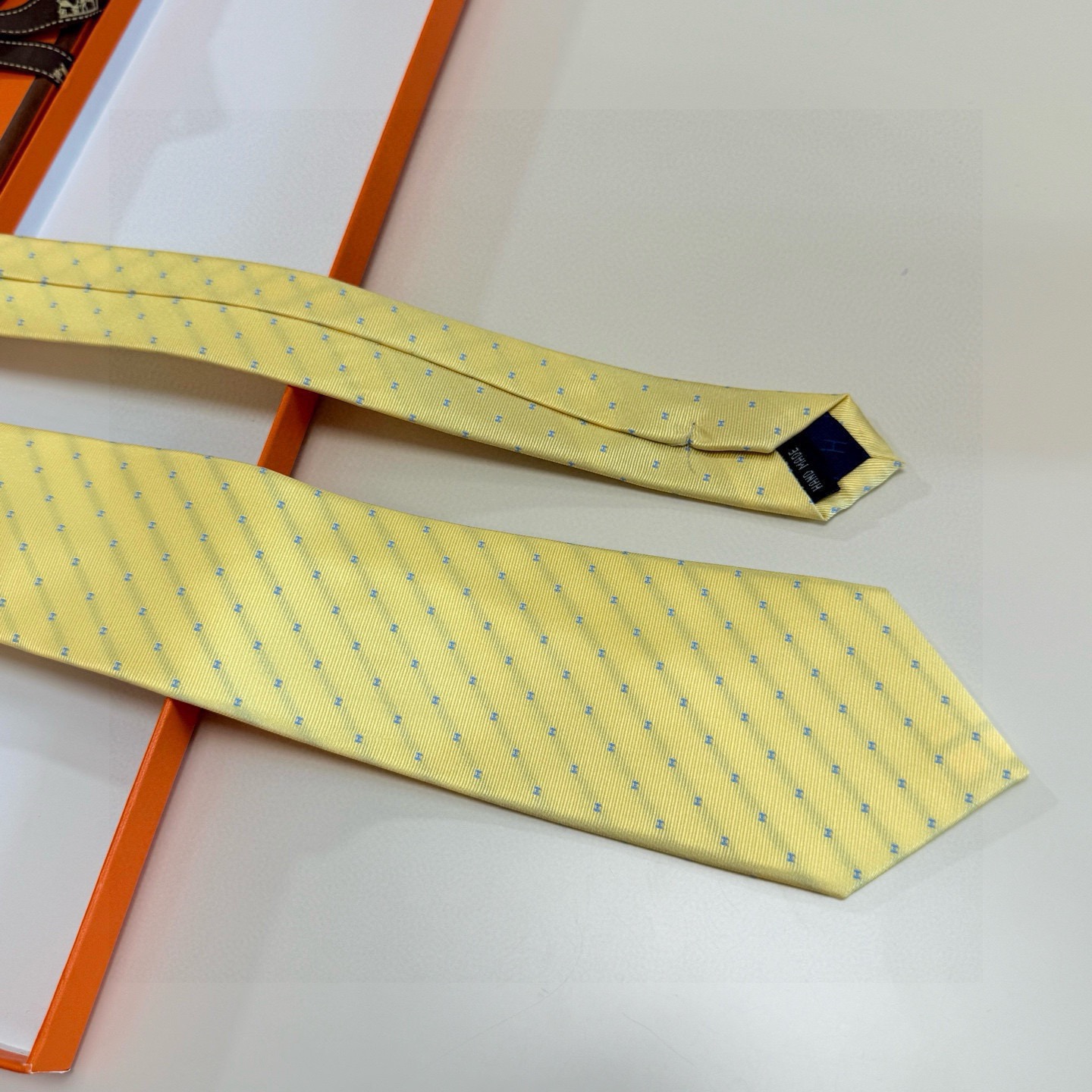 🌾 官方新款H字母 男士领带，稀有爱马仕家每年都有一千条不同印花的领带面世，从最初的多以几何图案表现骑术