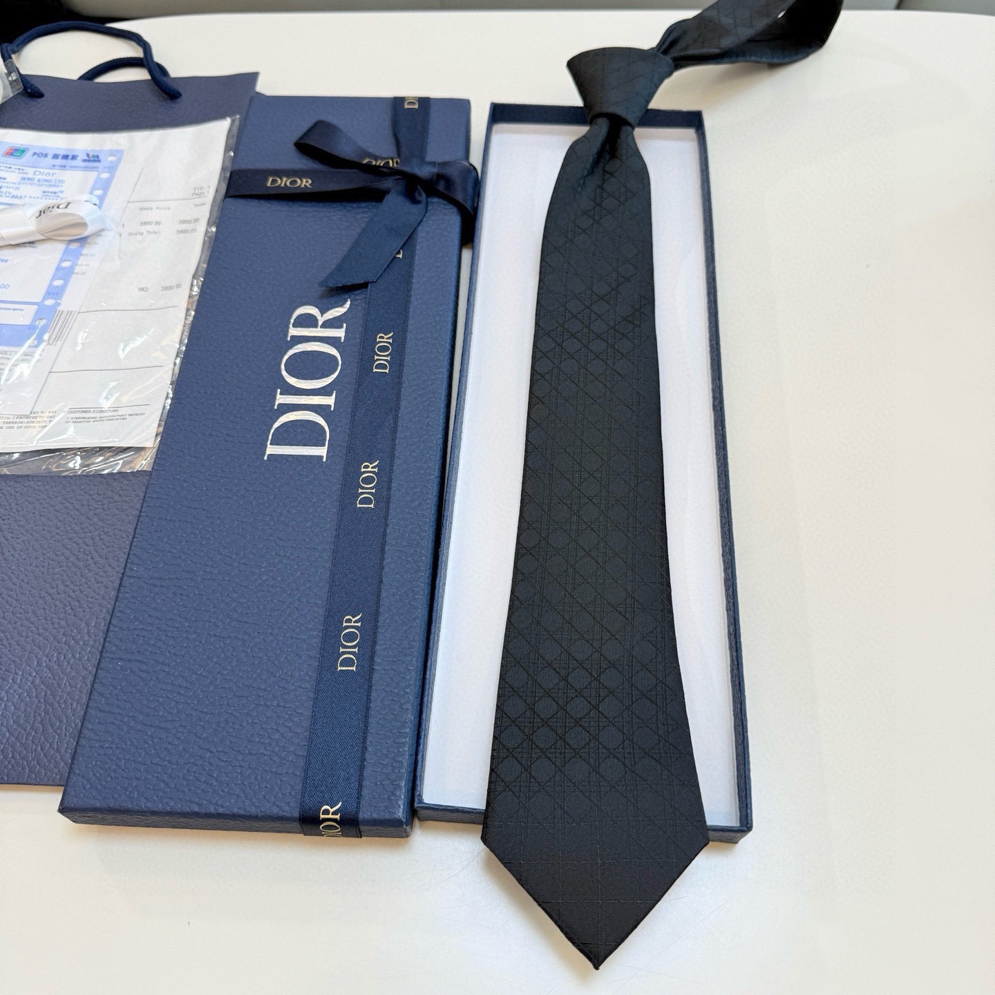 🌾爆款到👏👏Do家新款领带💖💖 👔👔Dior男士【D藤格纹图案领带】，稀有😻😻展现精湛手工与时尚优雅的理