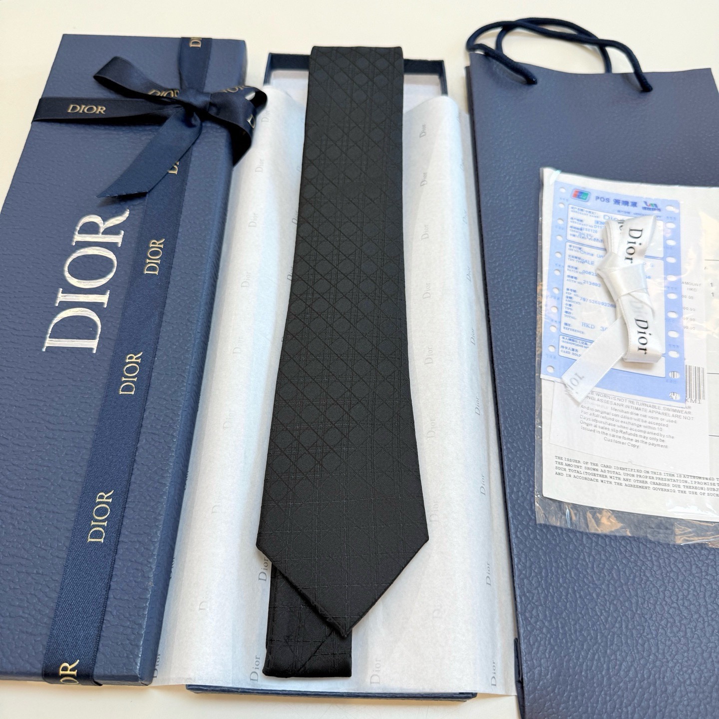 🌾爆款到👏👏Do家新款领带💖💖 👔👔Dior男士【D藤格纹图案领带】，稀有😻😻展现精湛手工与时尚优雅的理