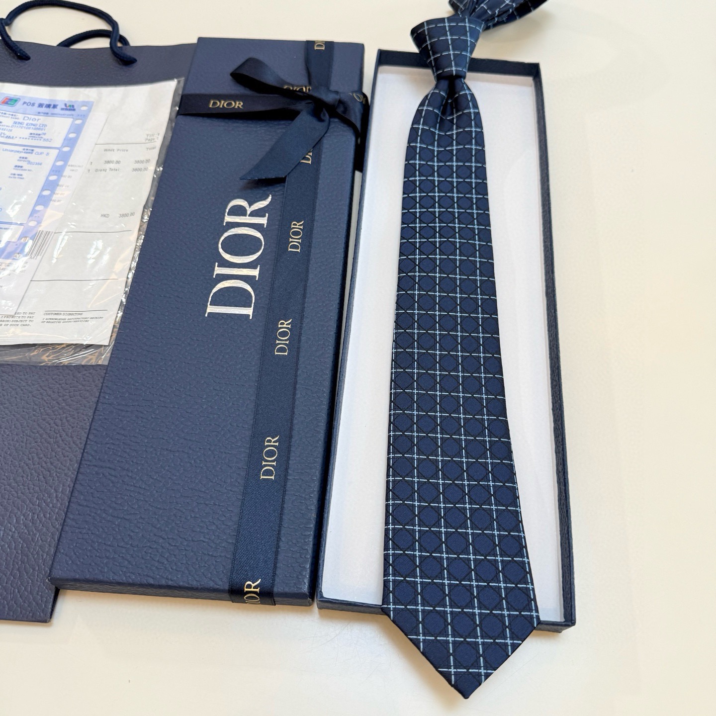 🌾爆款到👏👏Do家新款领带💖💖 👔👔Dior男士【D藤格纹图案领带】，稀有😻😻展现精湛手工与时尚优雅的理