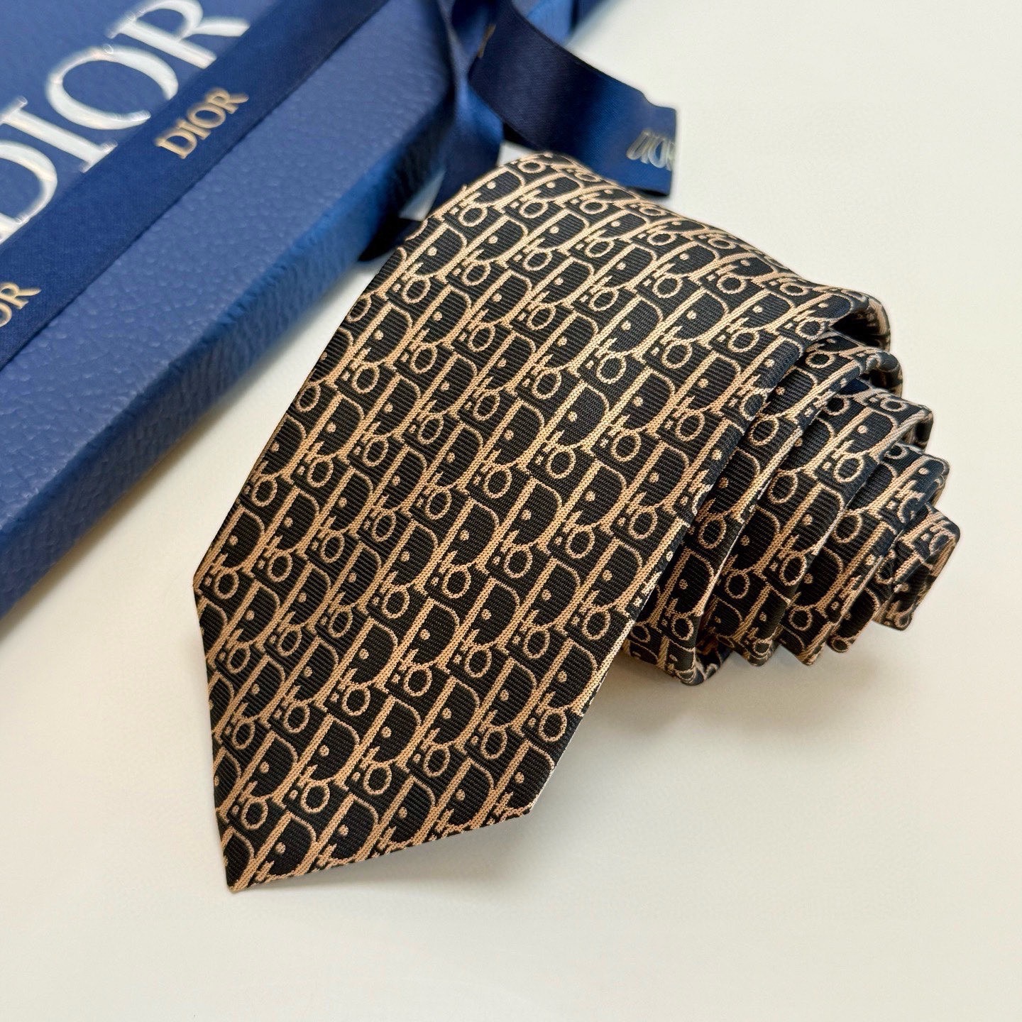 🌾 爆款到，迪奥新款领带💖💖 👔👔Dior男士，稀有😻😻展现精湛手工与时尚优雅的理想选择，这款采用DO家