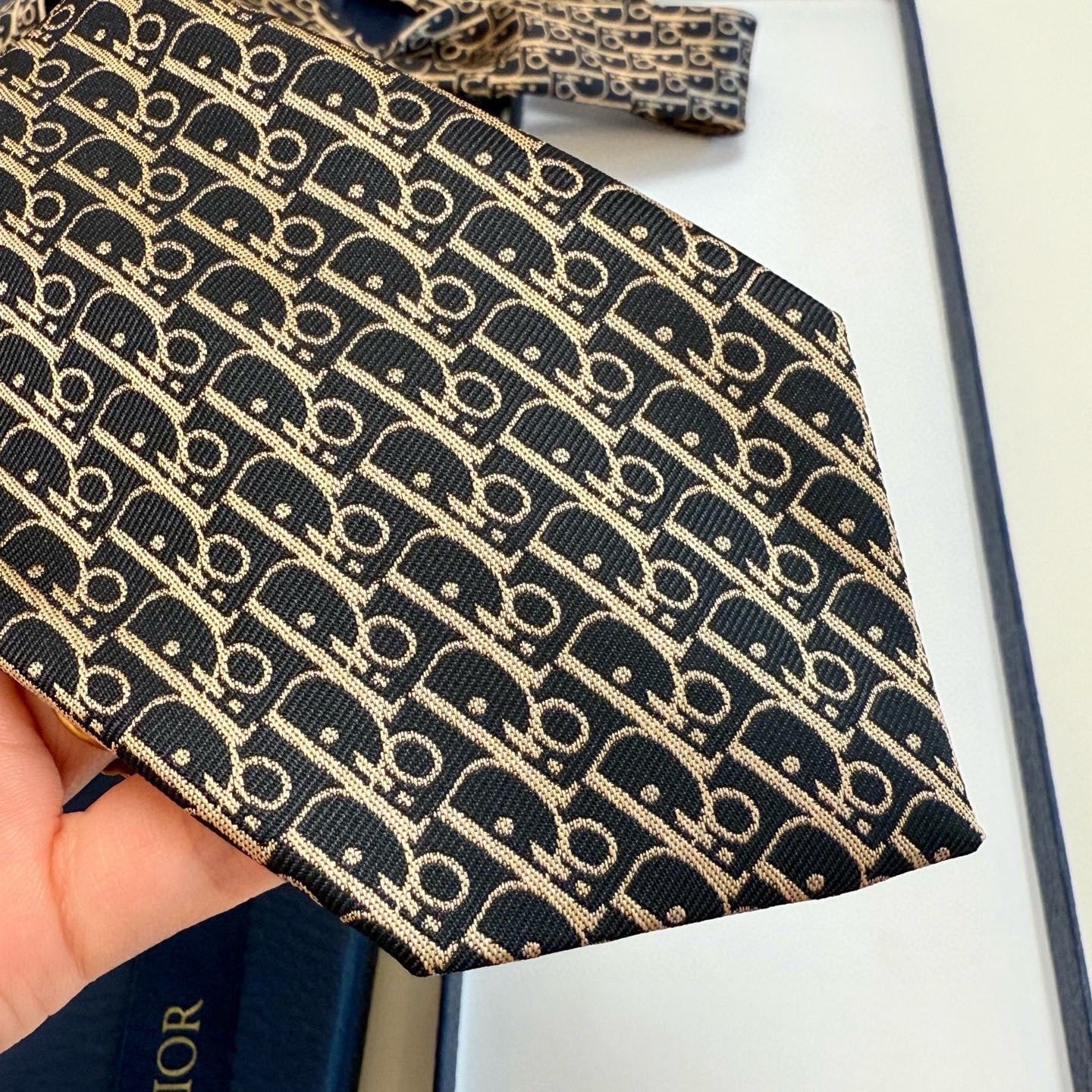 🌾 爆款到，迪奥新款领带💖💖 👔👔Dior男士，稀有😻😻展现精湛手工与时尚优雅的理想选择，这款采用DO家