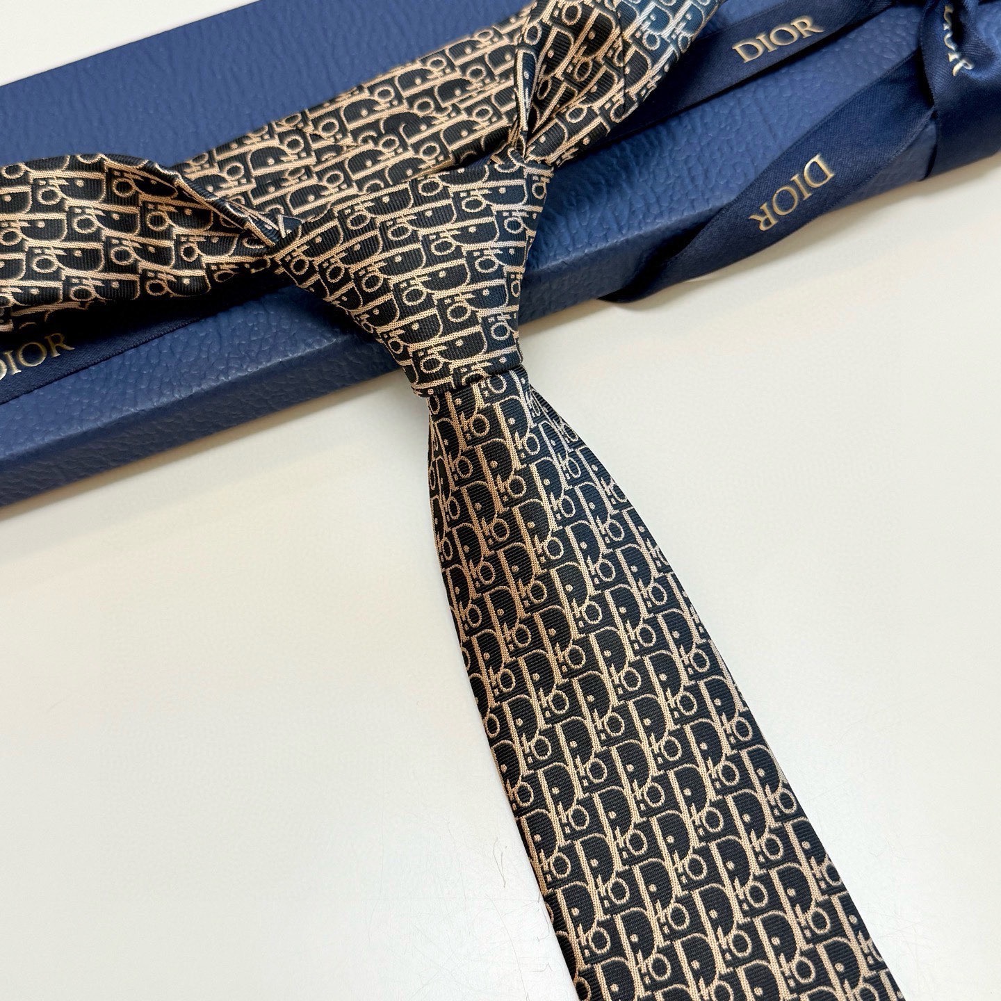 🌾 爆款到，迪奥新款领带💖💖 👔👔Dior男士，稀有😻😻展现精湛手工与时尚优雅的理想选择，这款采用DO家