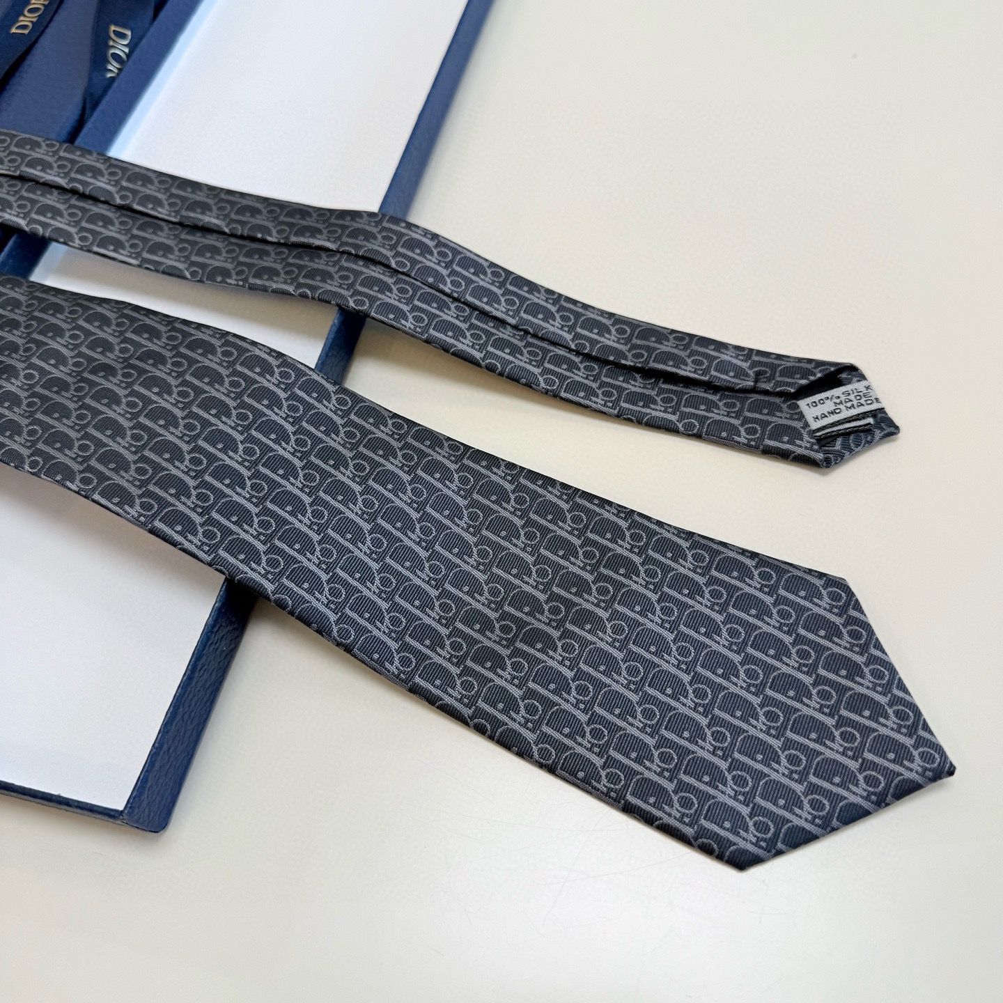 🌾 爆款到，迪奥新款领带💖💖 👔👔Dior男士，稀有😻😻展现精湛手工与时尚优雅的理想选择，这款采用DO家