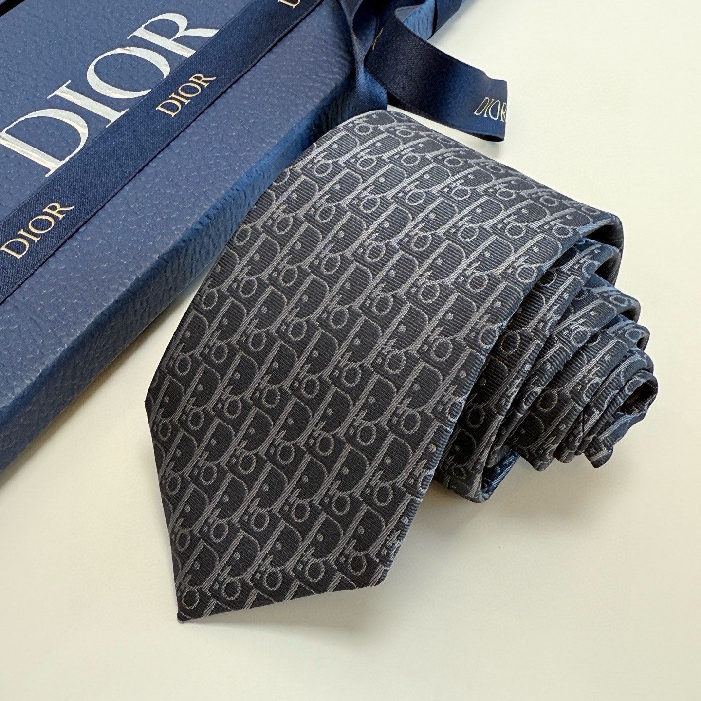 🌾 爆款到，迪奥新款领带💖💖 👔👔Dior男士，稀有😻😻展现精湛手工与时尚优雅的理想选择，这款采用DO家