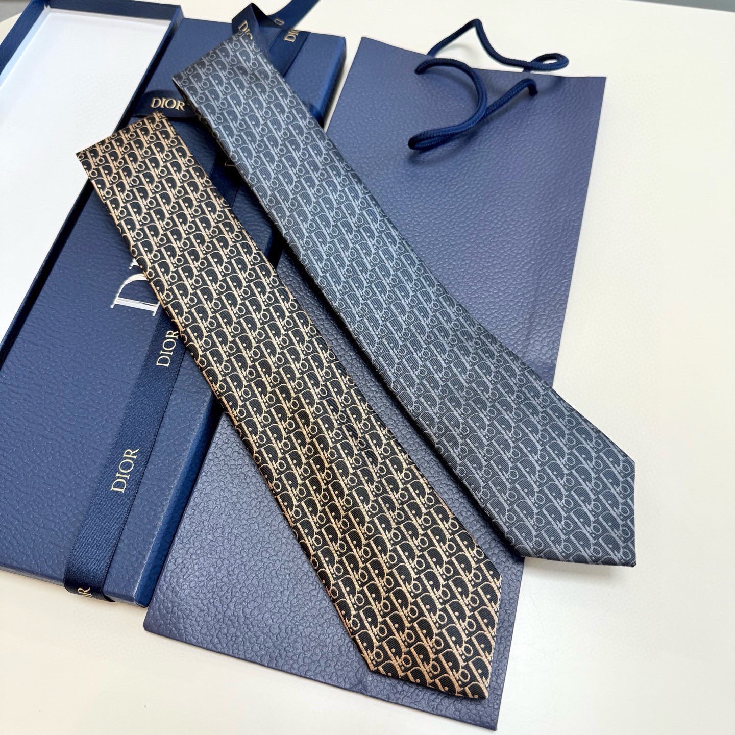 🌾 爆款到，迪奥新款领带💖💖 👔👔Dior男士，稀有😻😻展现精湛手工与时尚优雅的理想选择，这款采用DO家