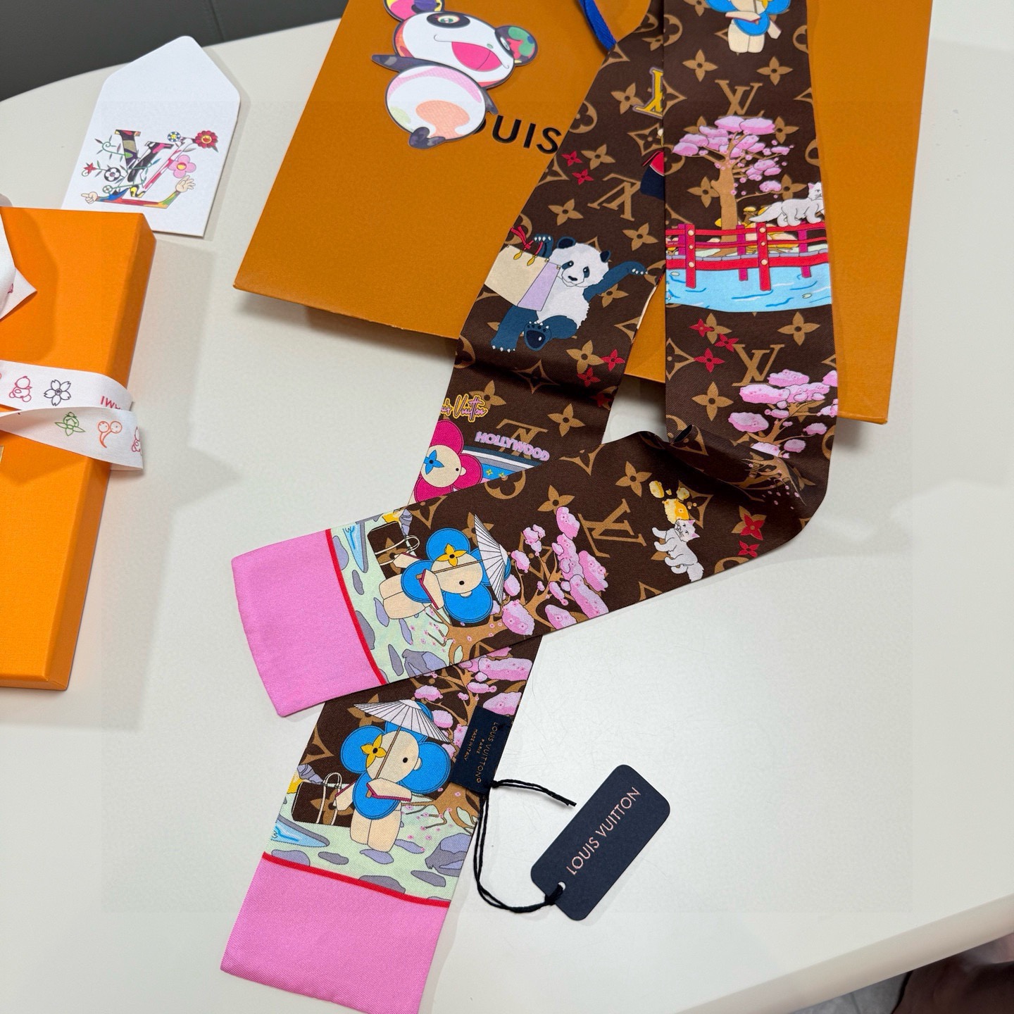 LV scarf Lv ，100％ ， twilly — photo 4