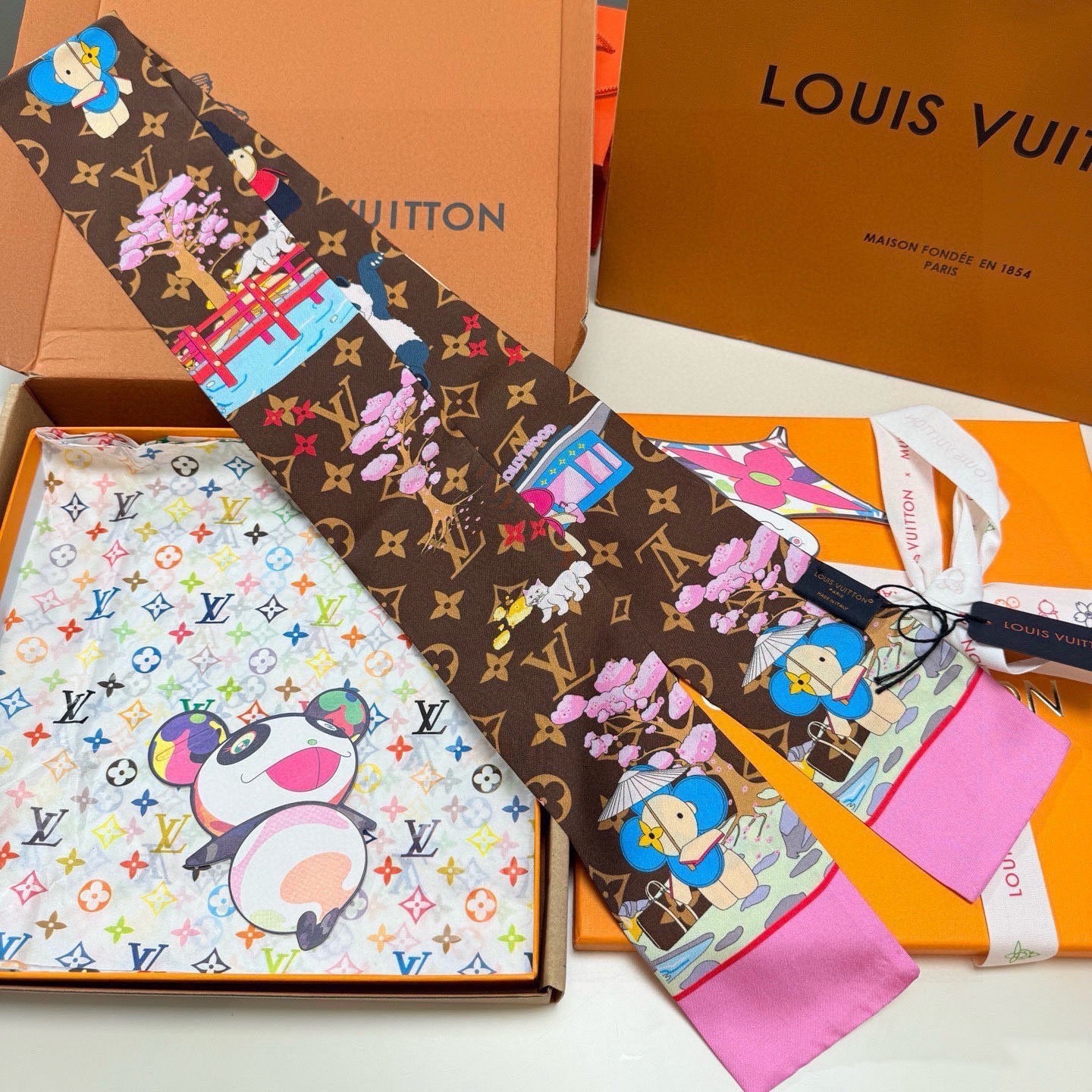 LV scarf Lv ，100％ ， twilly — photo 2