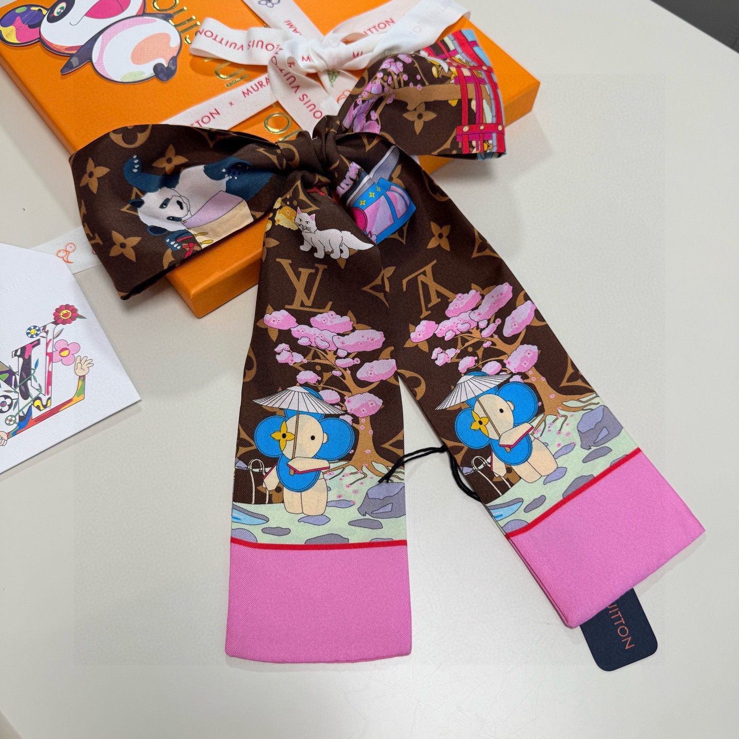 LV scarf Lv ，100％ ， twilly — photo 6
