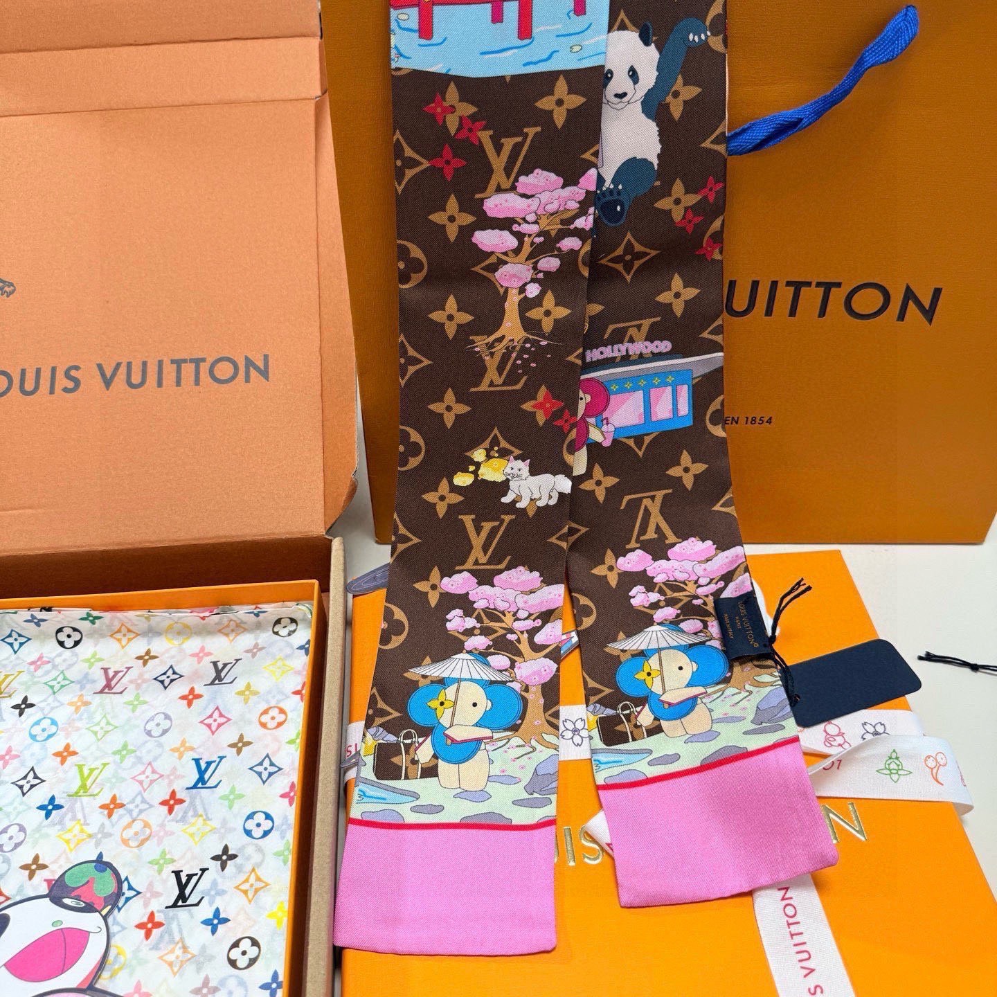 LV scarf Lv ，100％ ， twilly — photo 3