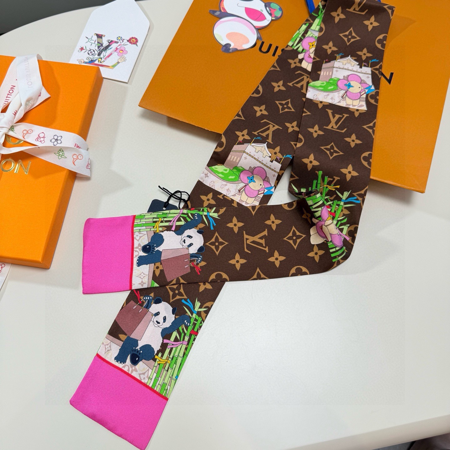 LV scarf Lv ，100％ ， twilly — photo 5