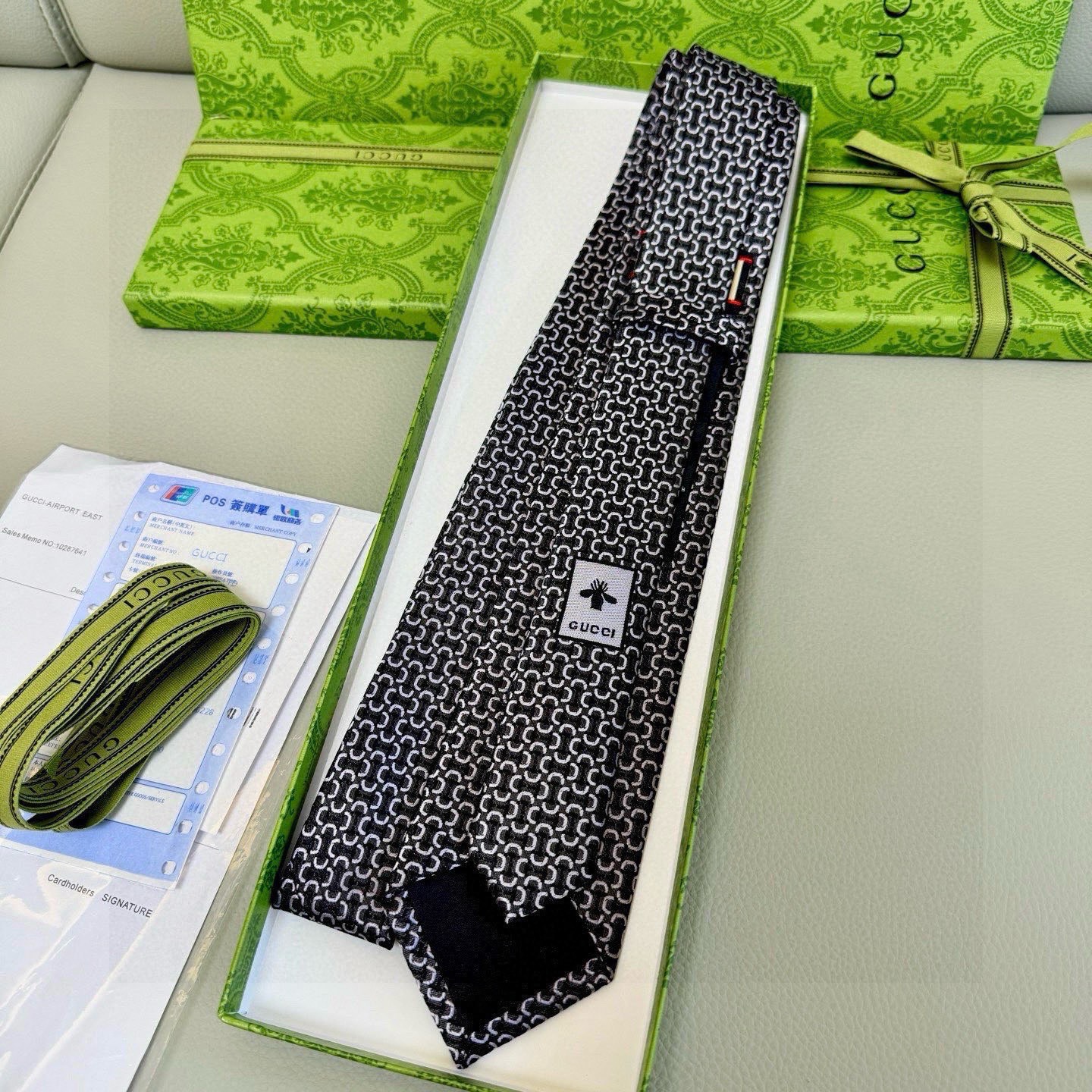 🌾古奇马衔扣男士提花领带 Gucci倾情推出选蚕丝提花领带，焕新演绎马衔扣图案，马术图索以不同款式焕发焕