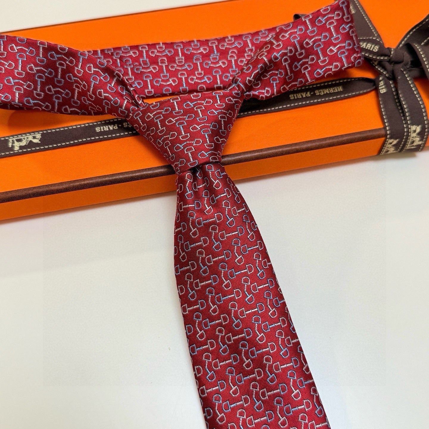 🌾 男士新款领带系列【H马衔扣印花领带】👔👔，稀有H家每年都有一千条不同印花的领带面世，从最初的多以几何