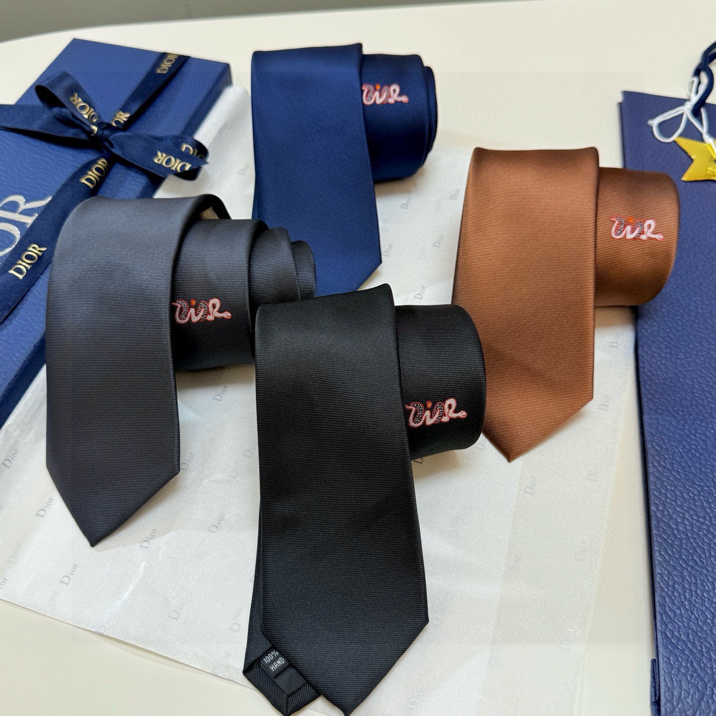 🌾官方同步新款领带，2025蛇年迪奥新款领带💖💖 👔👔Dior男士稀有😻😻展现精湛手工与时尚优雅的理想选