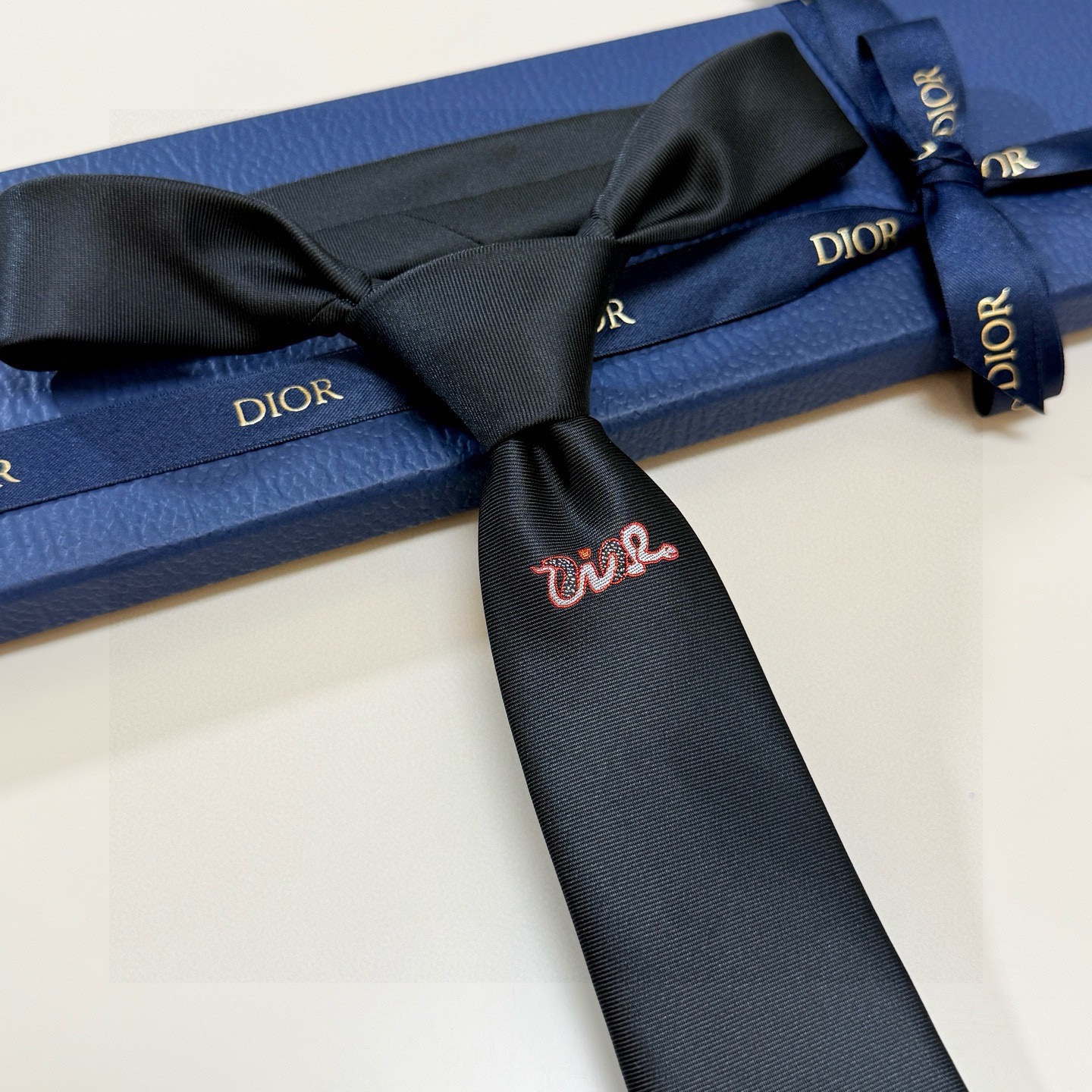 🌾官方同步新款领带，2025蛇年迪奥新款领带💖💖 👔👔Dior男士稀有😻😻展现精湛手工与时尚优雅的理想选