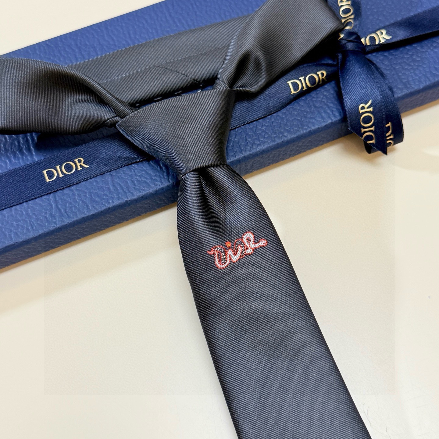 🌾官方同步新款领带，2025蛇年迪奥新款领带💖💖 👔👔Dior男士稀有😻😻展现精湛手工与时尚优雅的理想选