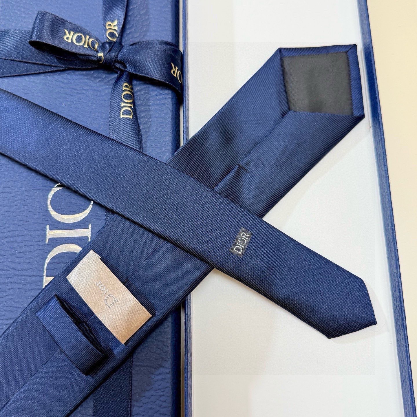 🌾官方同步新款领带，2025蛇年迪奥新款领带💖💖 👔👔Dior男士稀有😻😻展现精湛手工与时尚优雅的理想选