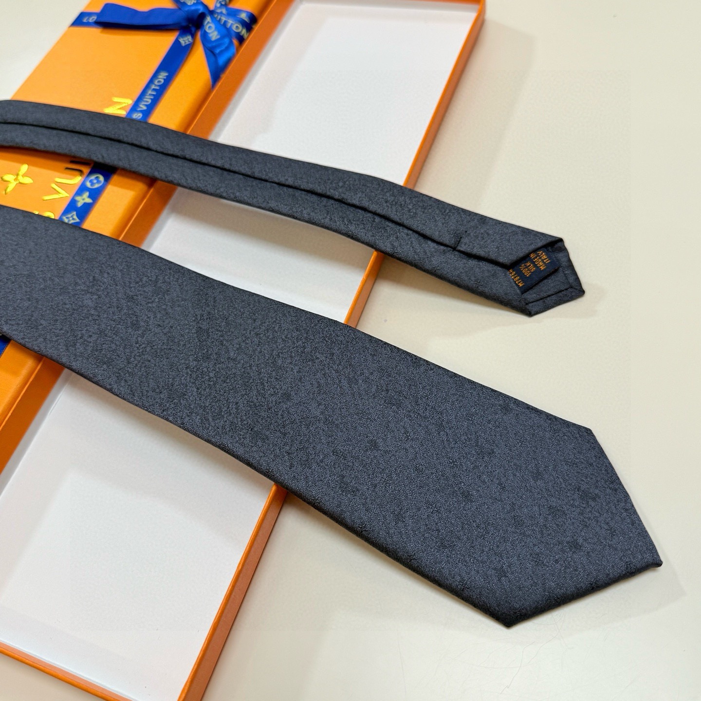 🌾LV领带 ，路易威登经典领带👔男士必备单品超时尚！高端品质 版型面料都达到品牌标准，，难得的好款，不挑