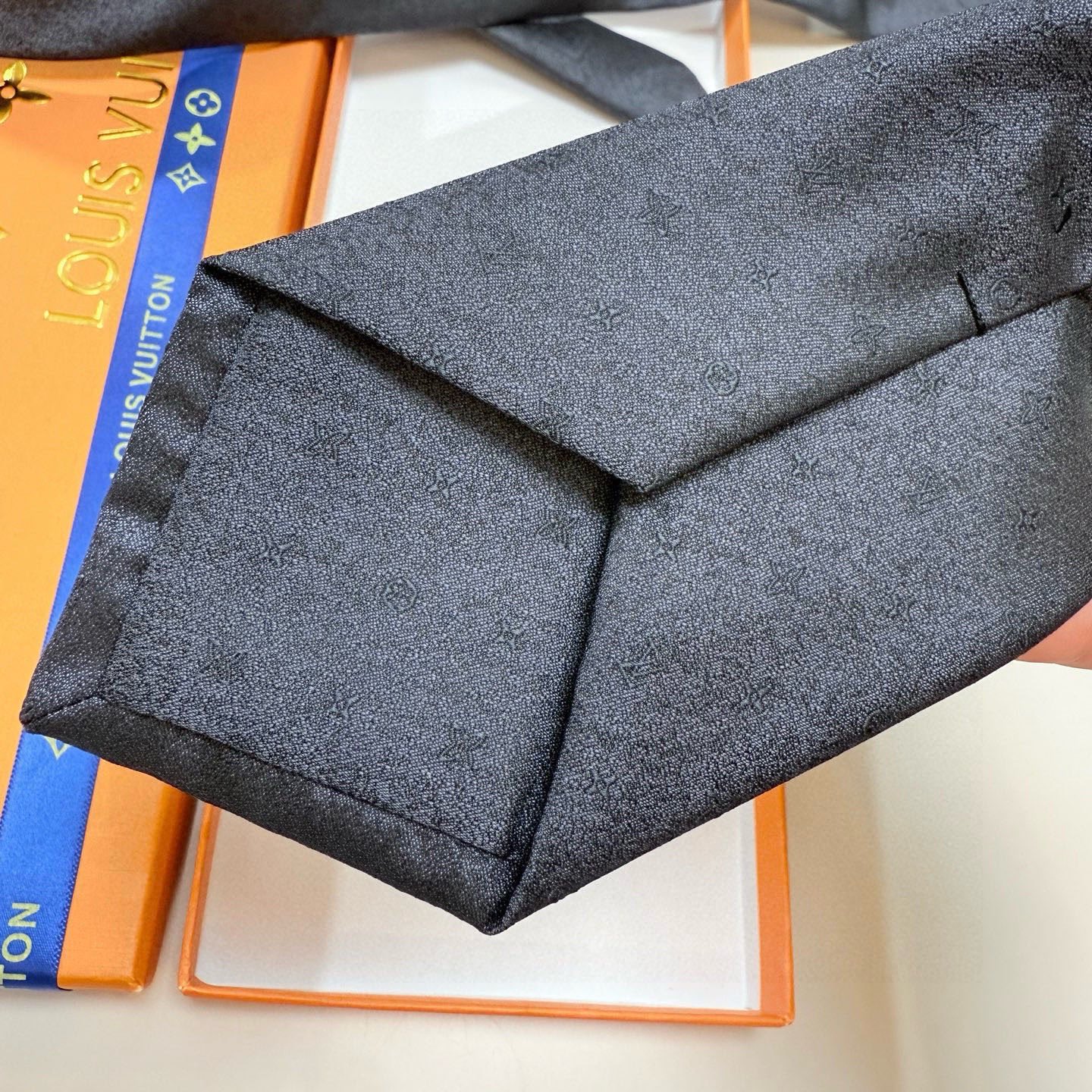 🌾LV领带 ，路易威登经典领带👔男士必备单品超时尚！高端品质 版型面料都达到品牌标准，，难得的好款，不挑