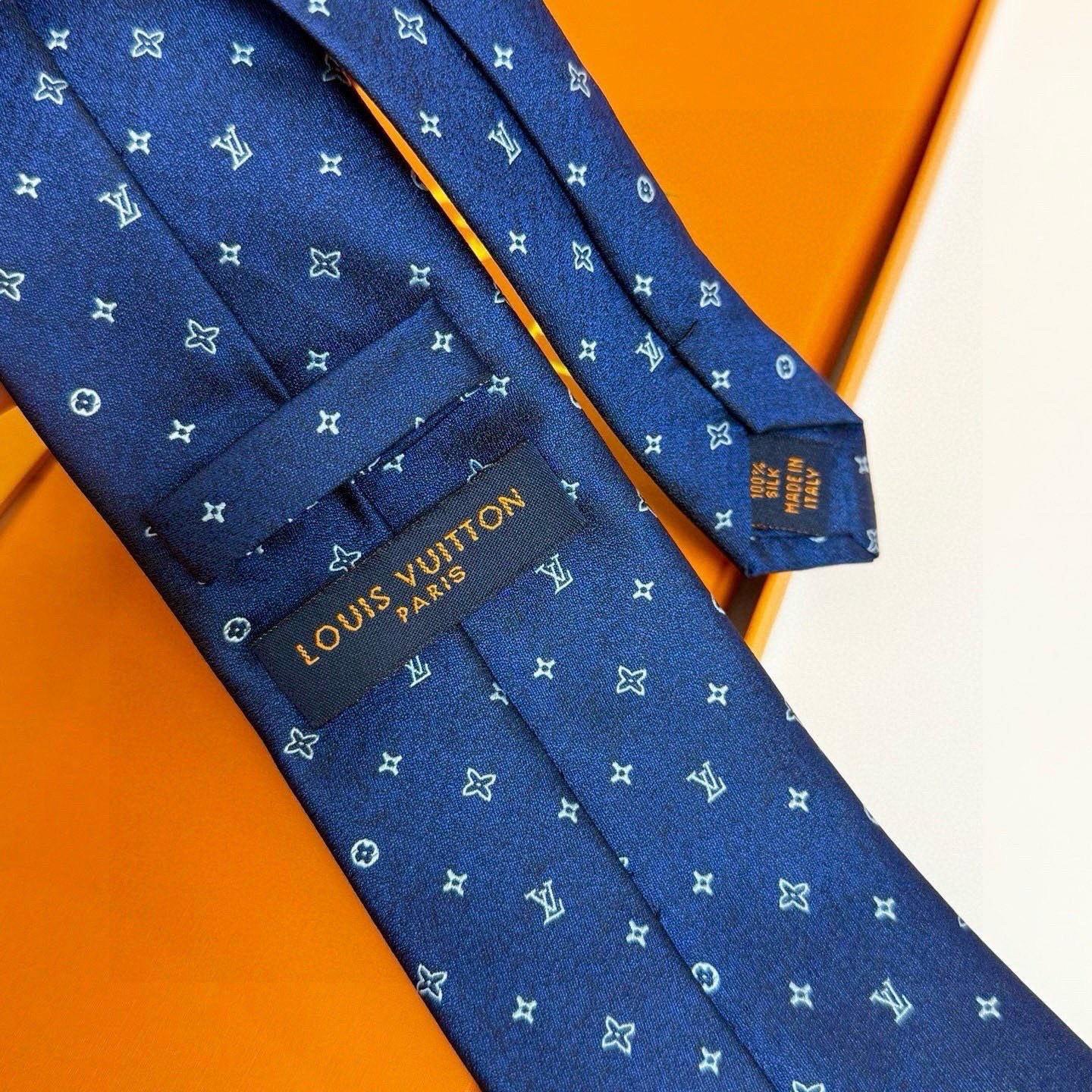 🌾LV领带 ，路易威登经典领带👔男士必备单品超时尚！高端品质 版型面料都达到品牌标准，，难得的好款，不挑