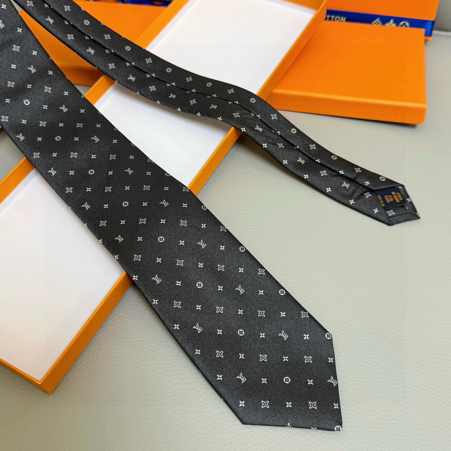 🌾LV领带 ，路易威登经典领带👔男士必备单品超时尚！高端品质 版型面料都达到品牌标准，，难得的好款，不挑