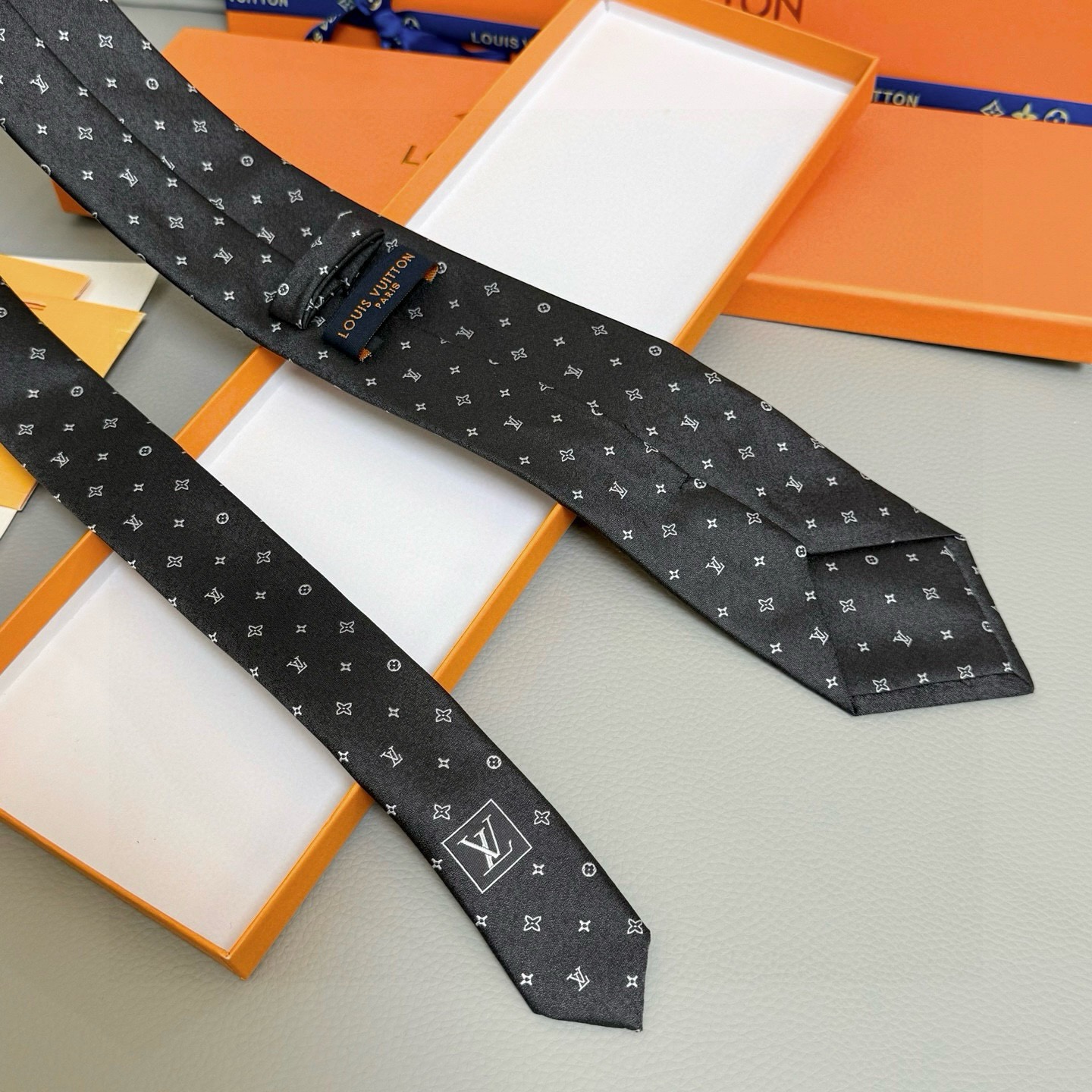 🌾LV领带 ，路易威登经典领带👔男士必备单品超时尚！高端品质 版型面料都达到品牌标准，，难得的好款，不挑