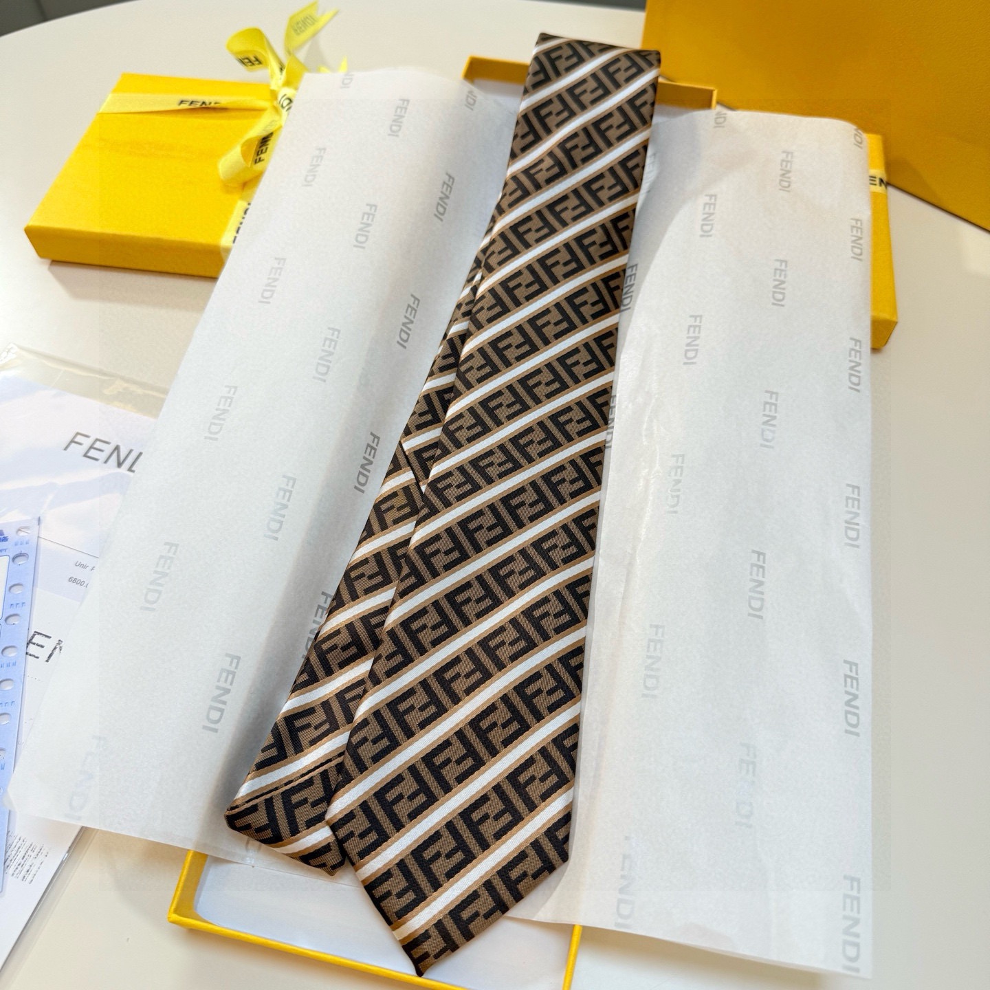 🌾实物真的很美，男士芬迪爆款领带👔👔，稀有😻😻展现精湛手工与时尚优雅的理想选择，这款采用F家最具标志性的