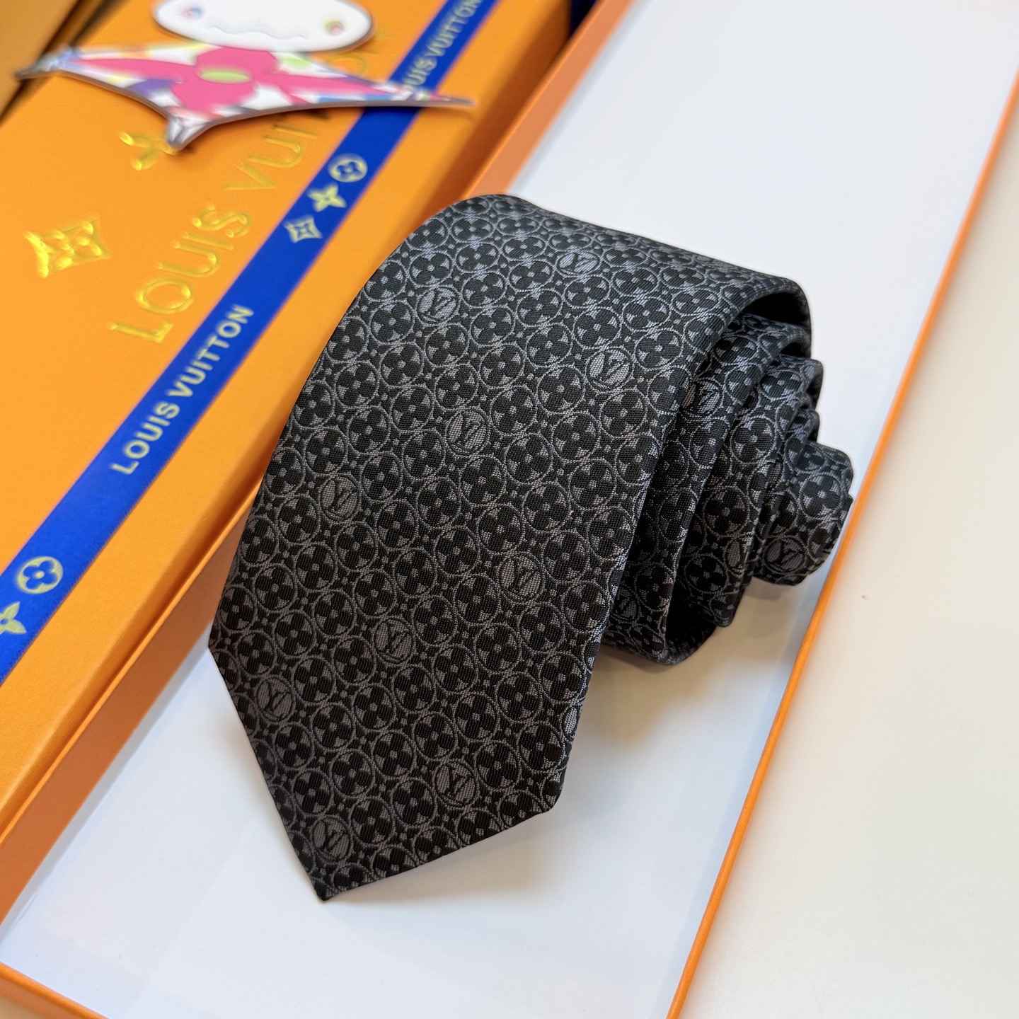 P🌾LV官方新款 男士领带系列MonogramFlower领带创意诠释品牌元素，为连绵图案穿插品牌学母，
