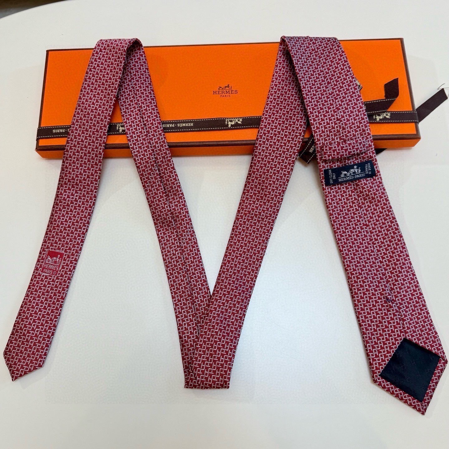 🌾男士新款领带系列【H趣味迷宫领带】爱马仕每年都有一千条不同印花的领带面世，从最初的多以几何图案表现骑术