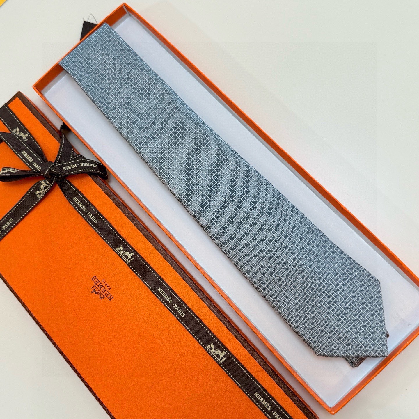🌾男士新款领带系列【H趣味迷宫领带】爱马仕每年都有一千条不同印花的领带面世，从最初的多以几何图案表现骑术