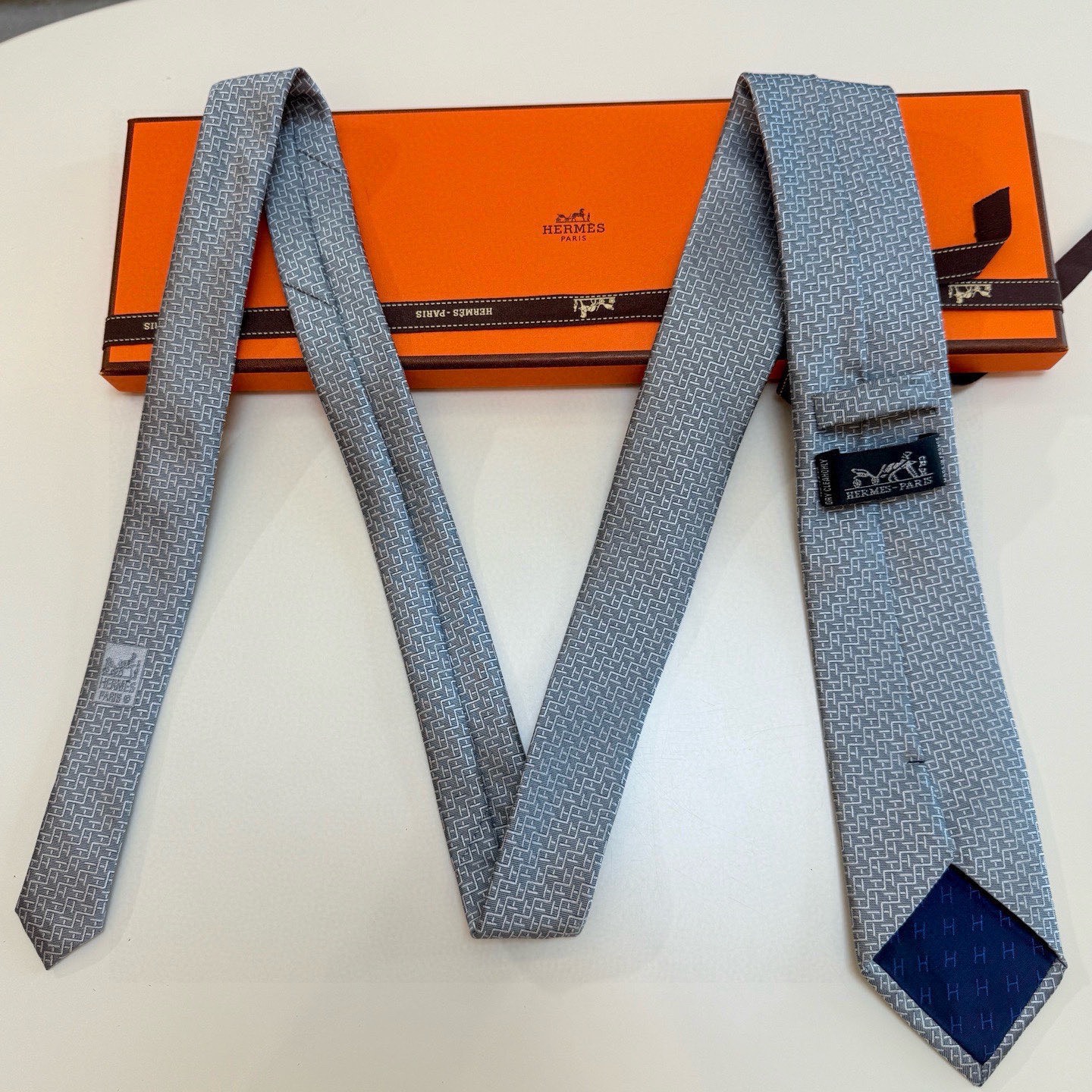 🌾男士新款领带系列【H趣味迷宫领带】爱马仕每年都有一千条不同印花的领带面世，从最初的多以几何图案表现骑术