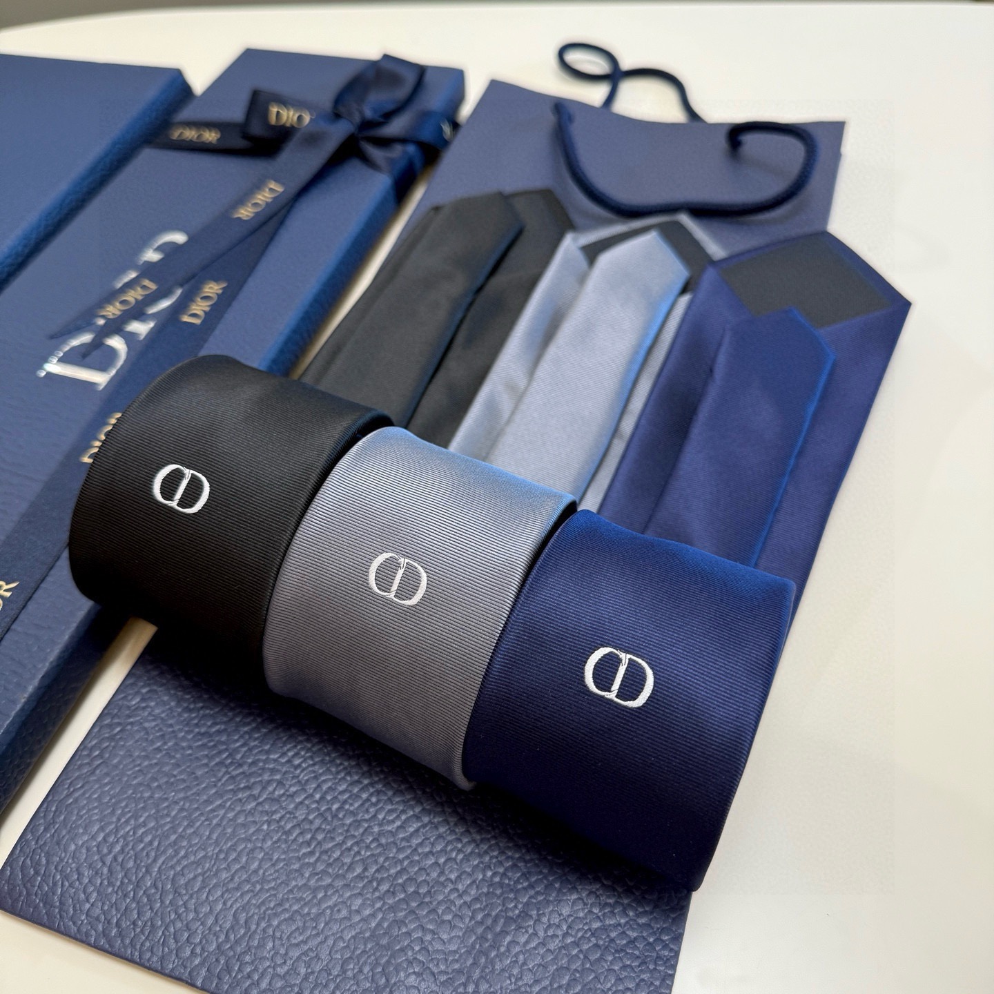 🌾官方同步新款领带，2025年迪奥新款领带💖💖 👔👔Dior男士稀有😻😻展现精湛手工与时尚优雅的理想选择