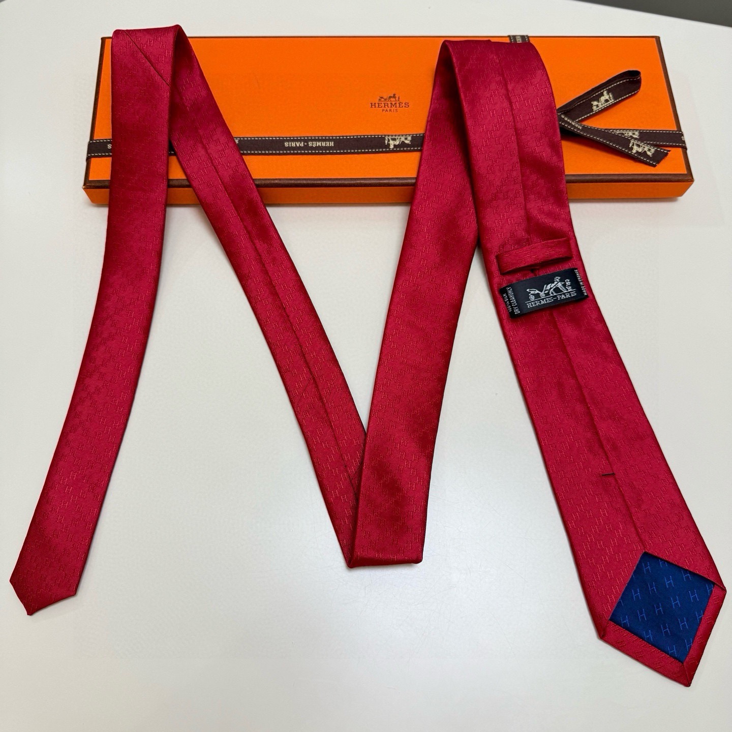 🌾男士新款领带系列【H暗纹标志领带】👔👔，稀有H家每年都有一千条不同印花的领带面世，从最初的多以几何图案