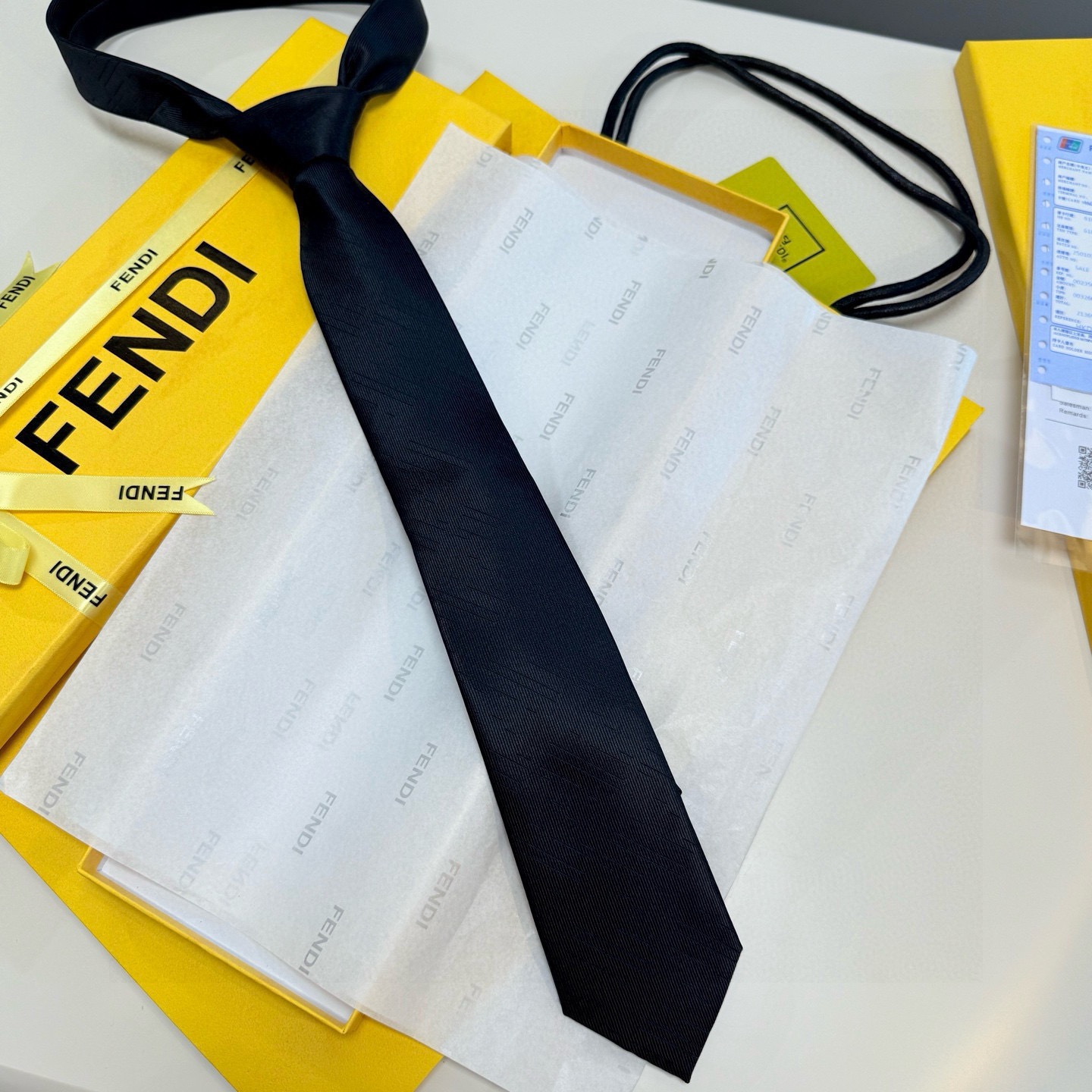 🌾实物真的很美，男士芬迪爆款领带👔👔，稀有😻😻展现精湛手工与时尚优雅的理想选择，这款采用F家最具标志性的