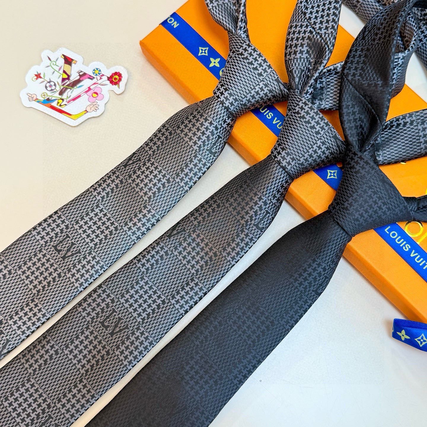 🌾 专柜同步新款 LV棋盘格领带👔👔，稀有😻😻展现精湛手工与时尚优雅的理想选择，这款领带将标志性的路易威