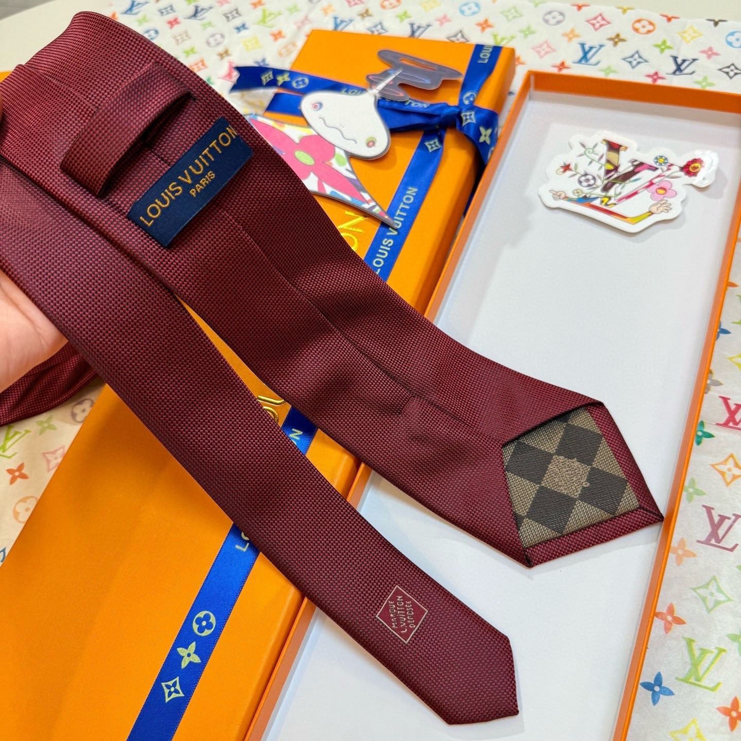 🌾新款Heritage领带 ，LV男士领带系列👔👔，6色，Heritage领带取材细腻桑蚕丝，以简约笔触