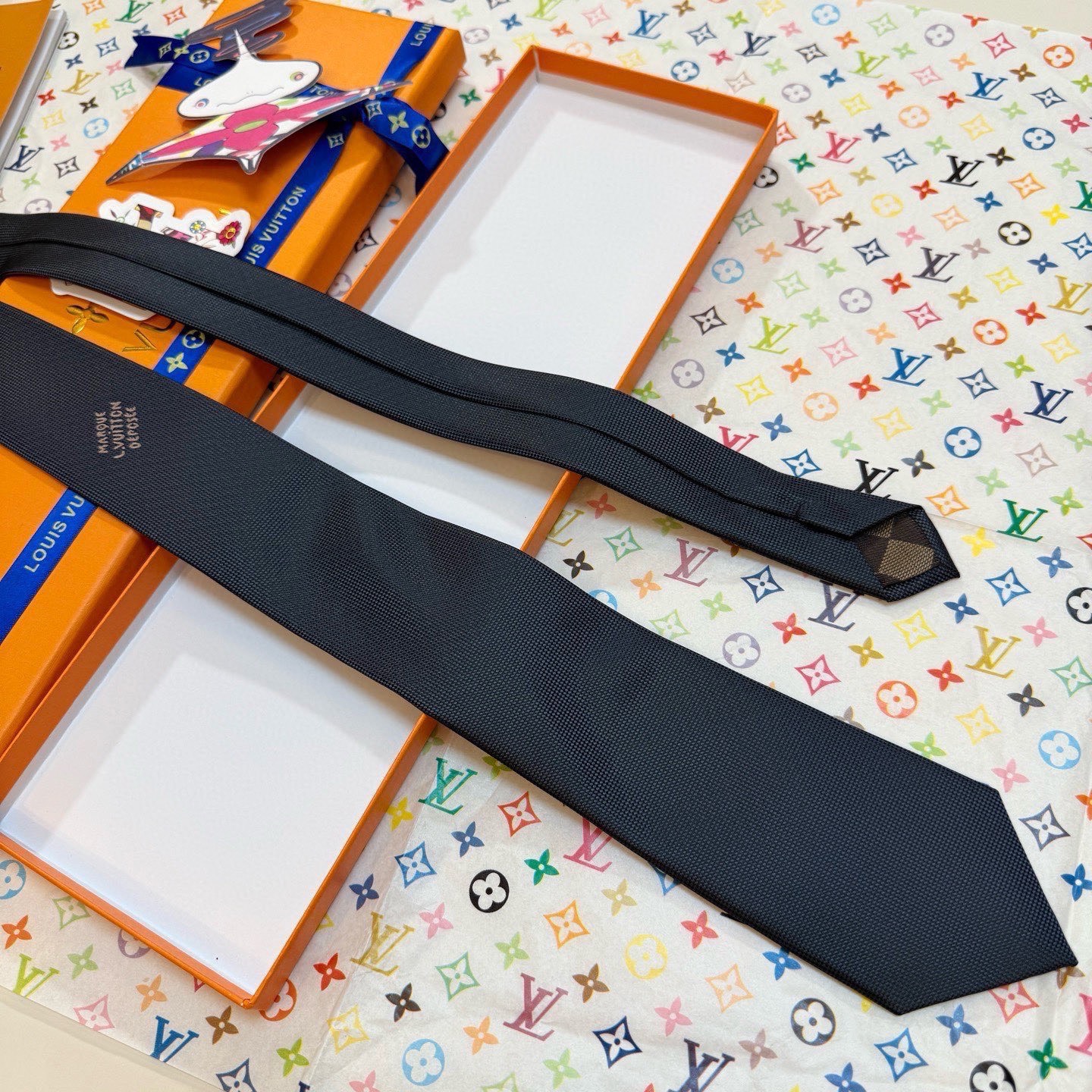 🌾新款Heritage领带 ，LV男士领带系列👔👔，6色，Heritage领带取材细腻桑蚕丝，以简约笔触