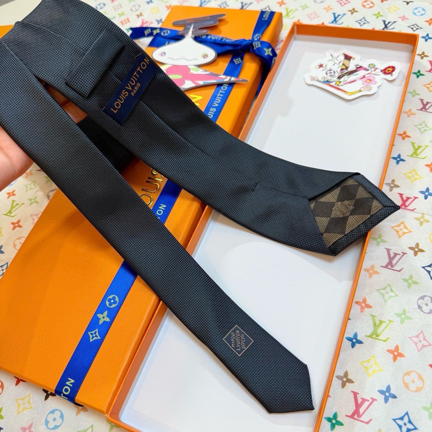 🌾新款Heritage领带 ，LV男士领带系列👔👔，6色，Heritage领带取材细腻桑蚕丝，以简约笔触