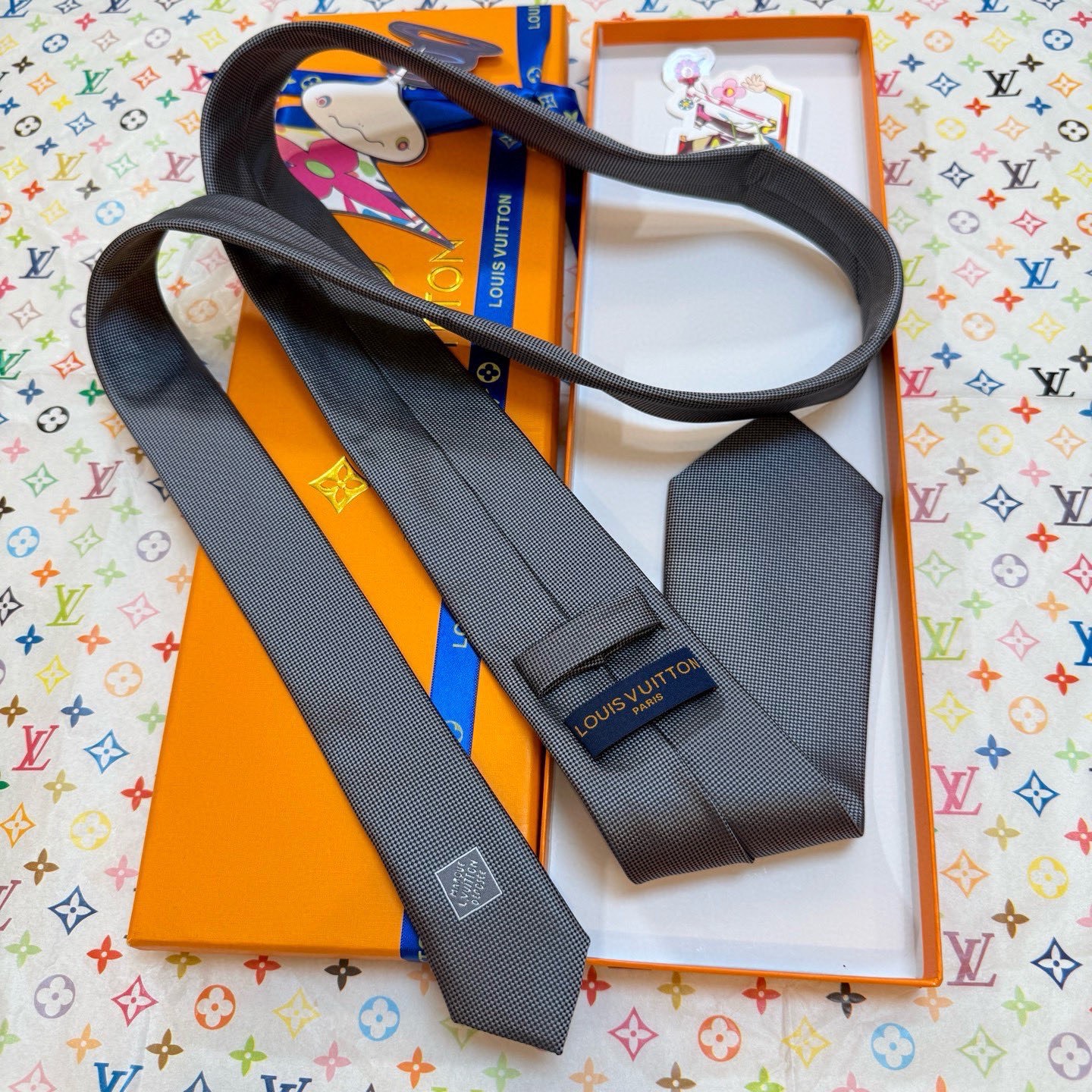 🌾新款Heritage领带 ，LV男士领带系列👔👔，6色，Heritage领带取材细腻桑蚕丝，以简约笔触