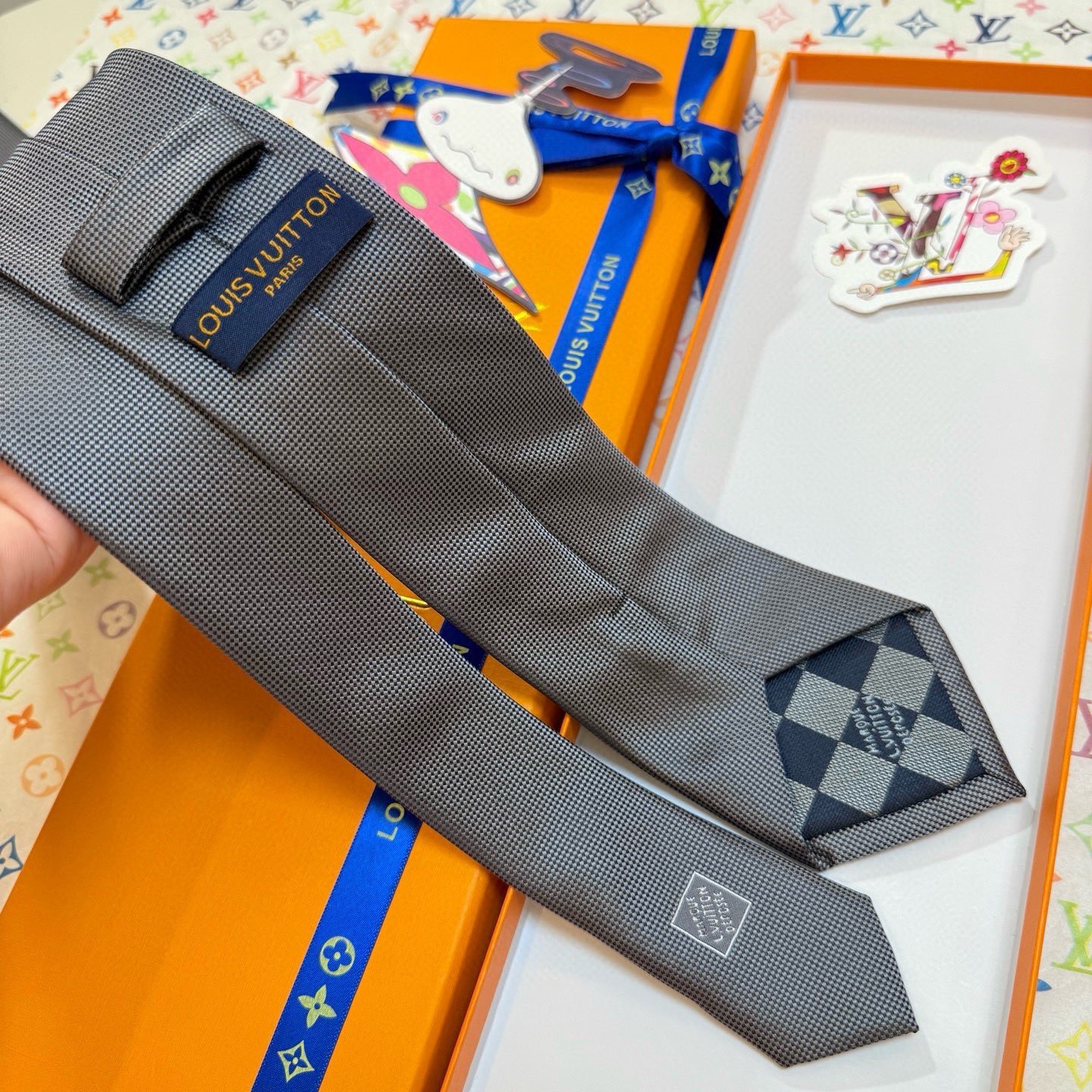 🌾新款Heritage领带 ，LV男士领带系列👔👔，6色，Heritage领带取材细腻桑蚕丝，以简约笔触