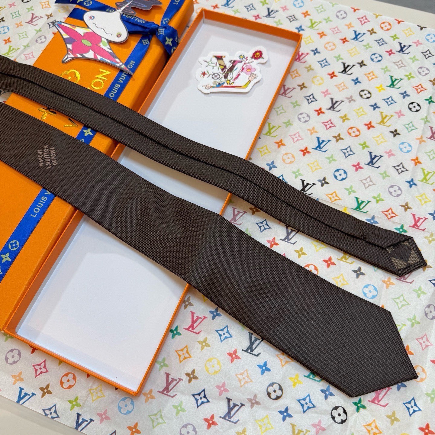 🌾新款Heritage领带 ，LV男士领带系列👔👔，6色，Heritage领带取材细腻桑蚕丝，以简约笔触