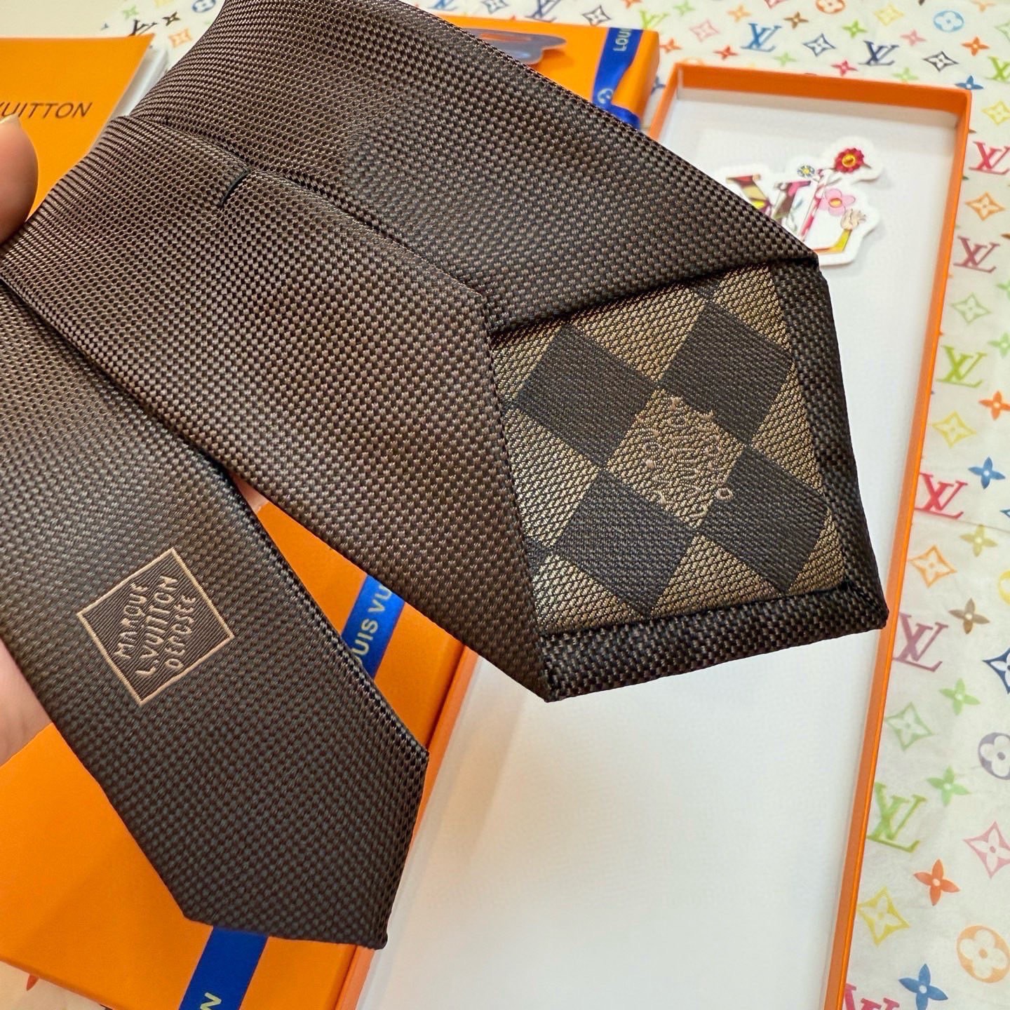 🌾新款Heritage领带 ，LV男士领带系列👔👔，6色，Heritage领带取材细腻桑蚕丝，以简约笔触