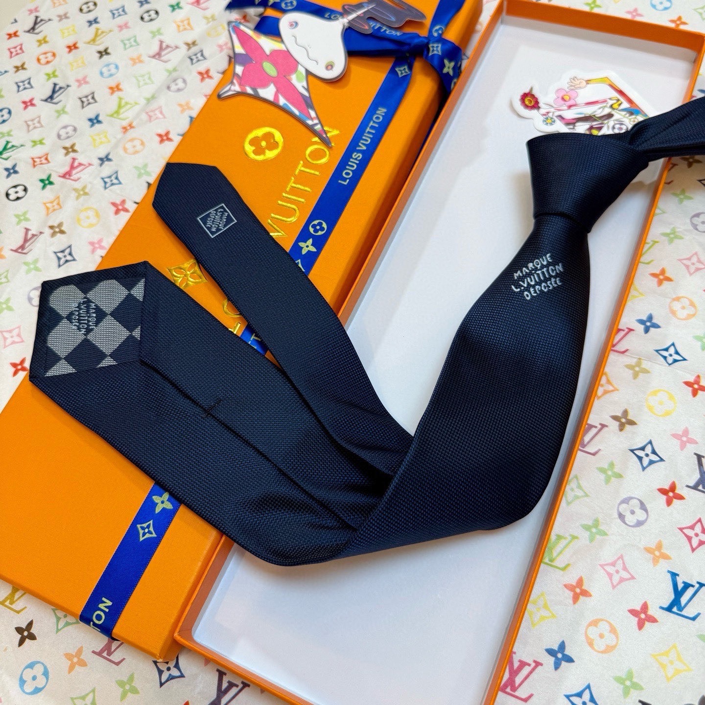 🌾新款Heritage领带 ，LV男士领带系列👔👔，6色，Heritage领带取材细腻桑蚕丝，以简约笔触