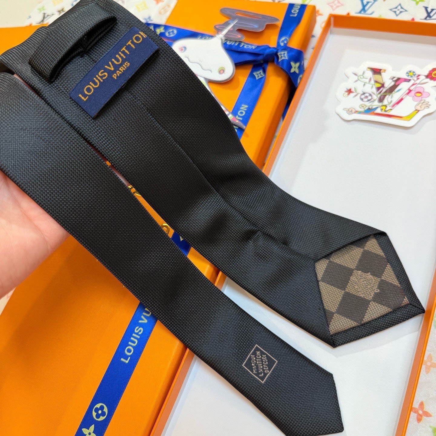 🌾新款Heritage领带 ，LV男士领带系列👔👔，6色，Heritage领带取材细腻桑蚕丝，以简约笔触