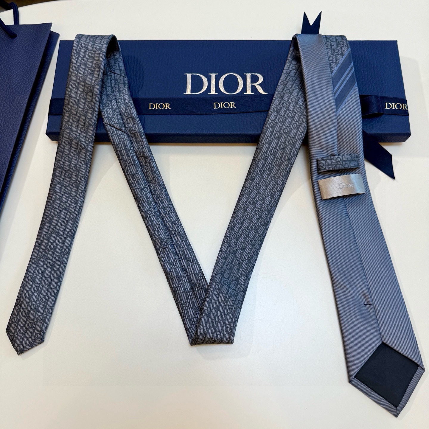 🌾 Dior家款新领带 👔👔Dior男士CD提领花带 稀有展现精湛工手与时尚优雅理的想选择，这采款用DO