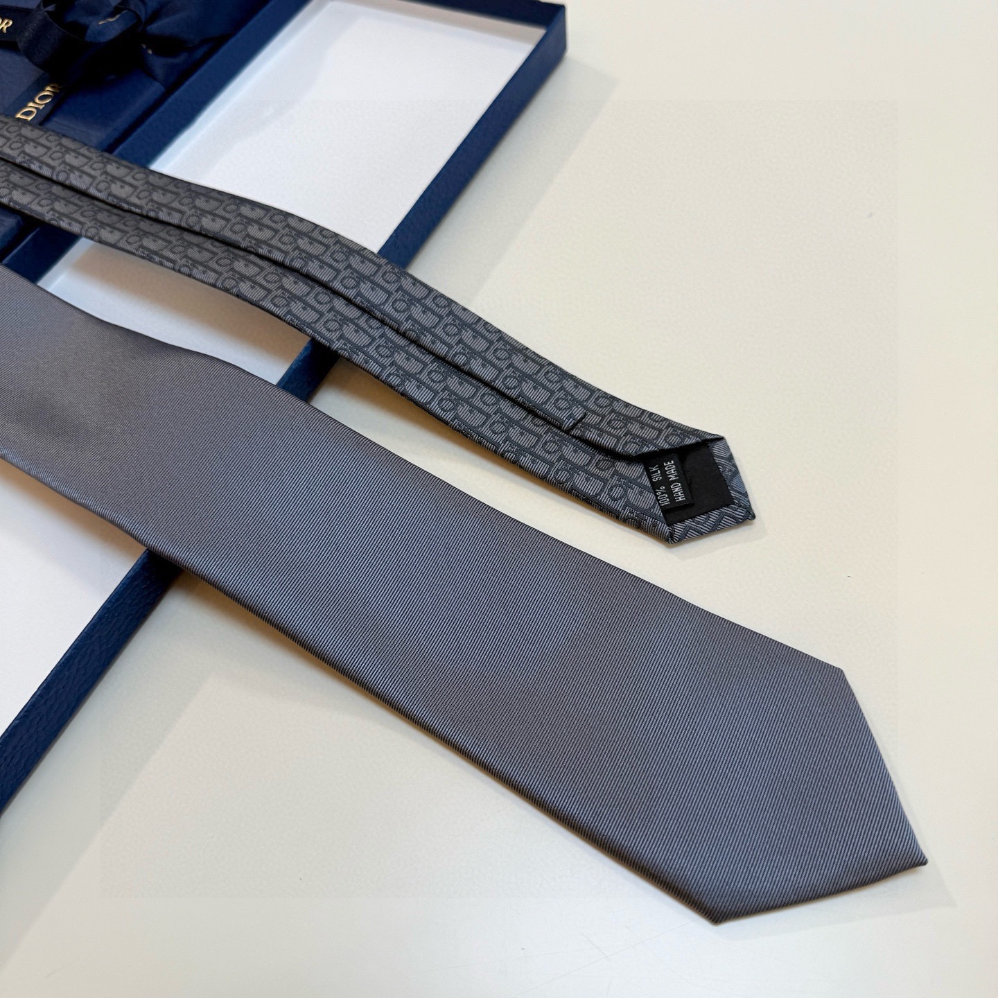 🌾 Dior家款新领带 👔👔Dior男士CD提领花带 稀有展现精湛工手与时尚优雅理的想选择，这采款用DO