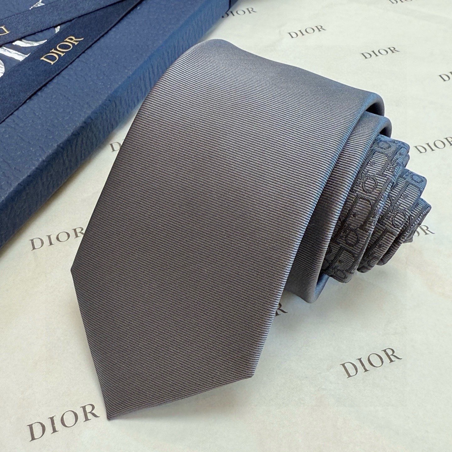 🌾 Dior家款新领带 👔👔Dior男士CD提领花带 稀有展现精湛工手与时尚优雅理的想选择，这采款用DO